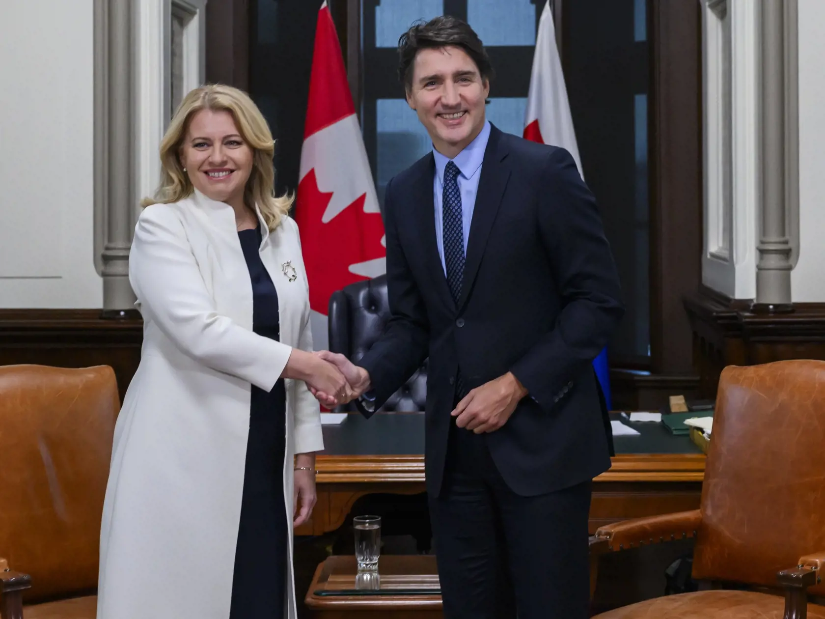 Prezidentka SR Zuzana Čaputová priletela na oficiálnu návštevu Kanady. Na snímke vľavo prezidentka SR Zuzana Čaputová sa stretla v utorok s kanadským premiérom Justinom Trudeauom v Ottawe 30. januára 2024. Naposledy sa oficiálna návšteva slovenskej hlavy štátu v Kanade uskutočnila pred viac ako 20 rokmi.
