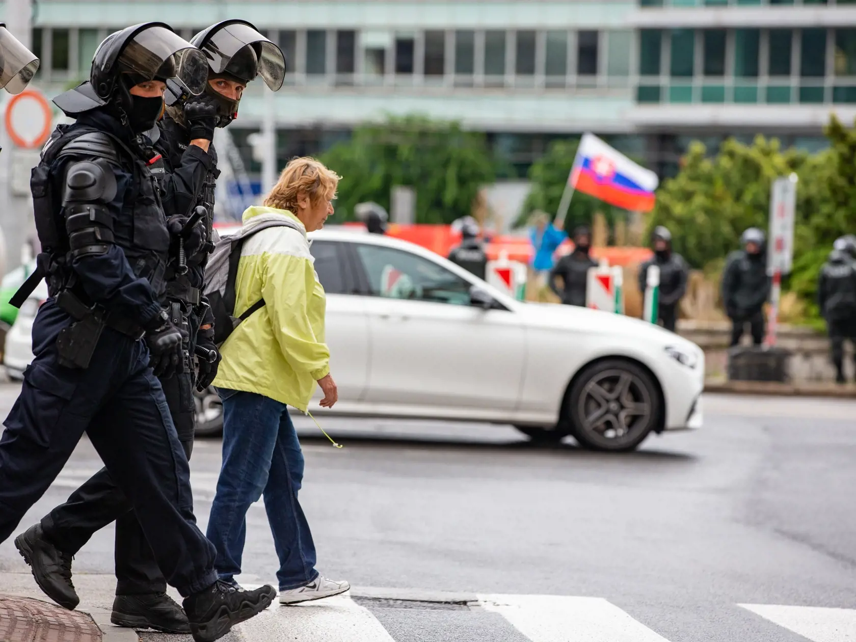 Demonštrácia v centre Bratislavy proti očkovaniu, pandemickým opatreniam, prezidentke SR Zuzane Čaputovej, členom vlády a parlamentu.