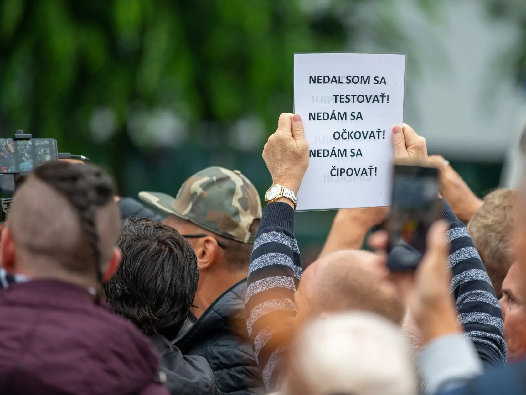Demonštrácia v centre Bratislavy proti očkovaniu, pandemickým opatreniam, prezidentke SR Zuzane Čaputovej, členom vlády a parlamentu.