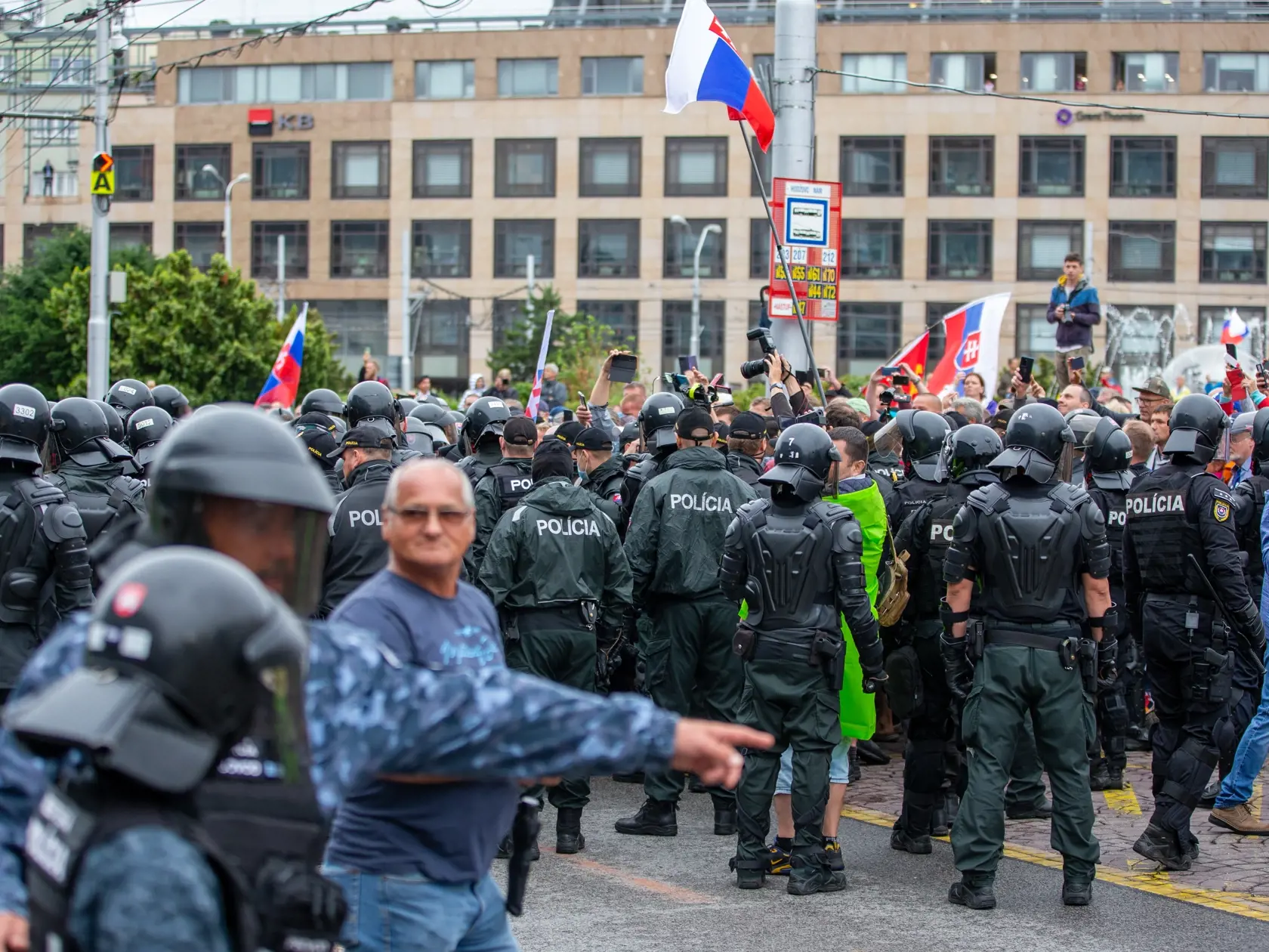 Demonštrácia v centre Bratislavy proti očkovaniu, pandemickým opatreniam, prezidentke SR Zuzane Čaputovej, členom vlády a parlamentu.