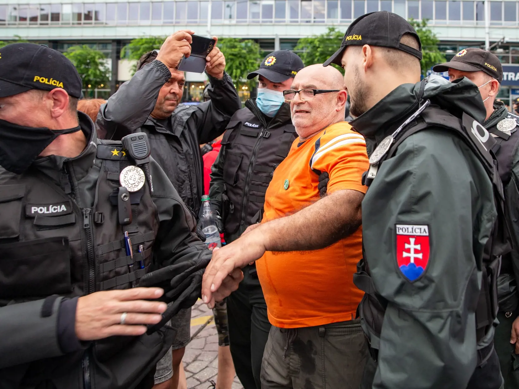 Demonštrácia v centre Bratislavy proti očkovaniu, pandemickým opatreniam, prezidentke SR Zuzane Čaputovej, členom vlády a parlamentu.
