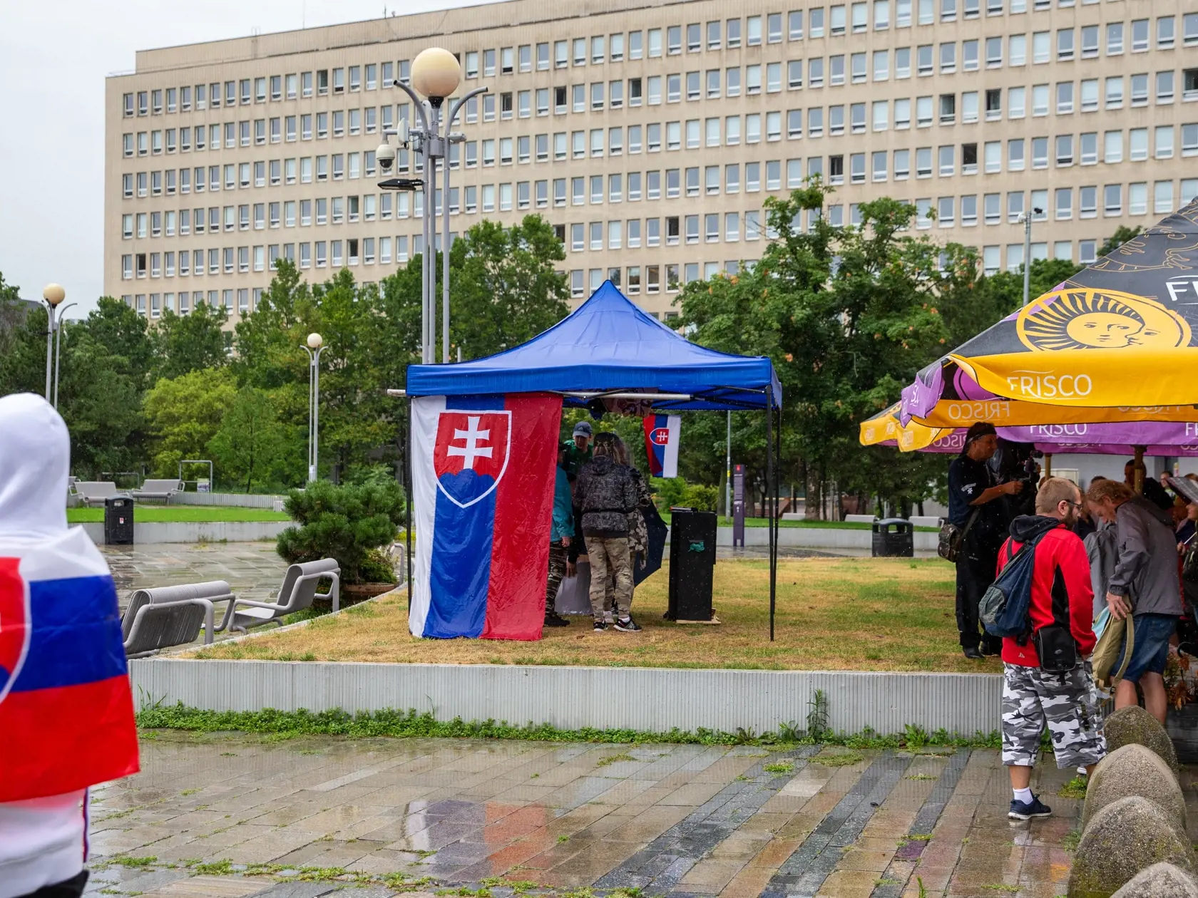 Demonštrácia v centre Bratislavy proti očkovaniu, pandemickým opatreniam, prezidentke SR Zuzane Čaputovej, členom vlády a parlamentu.