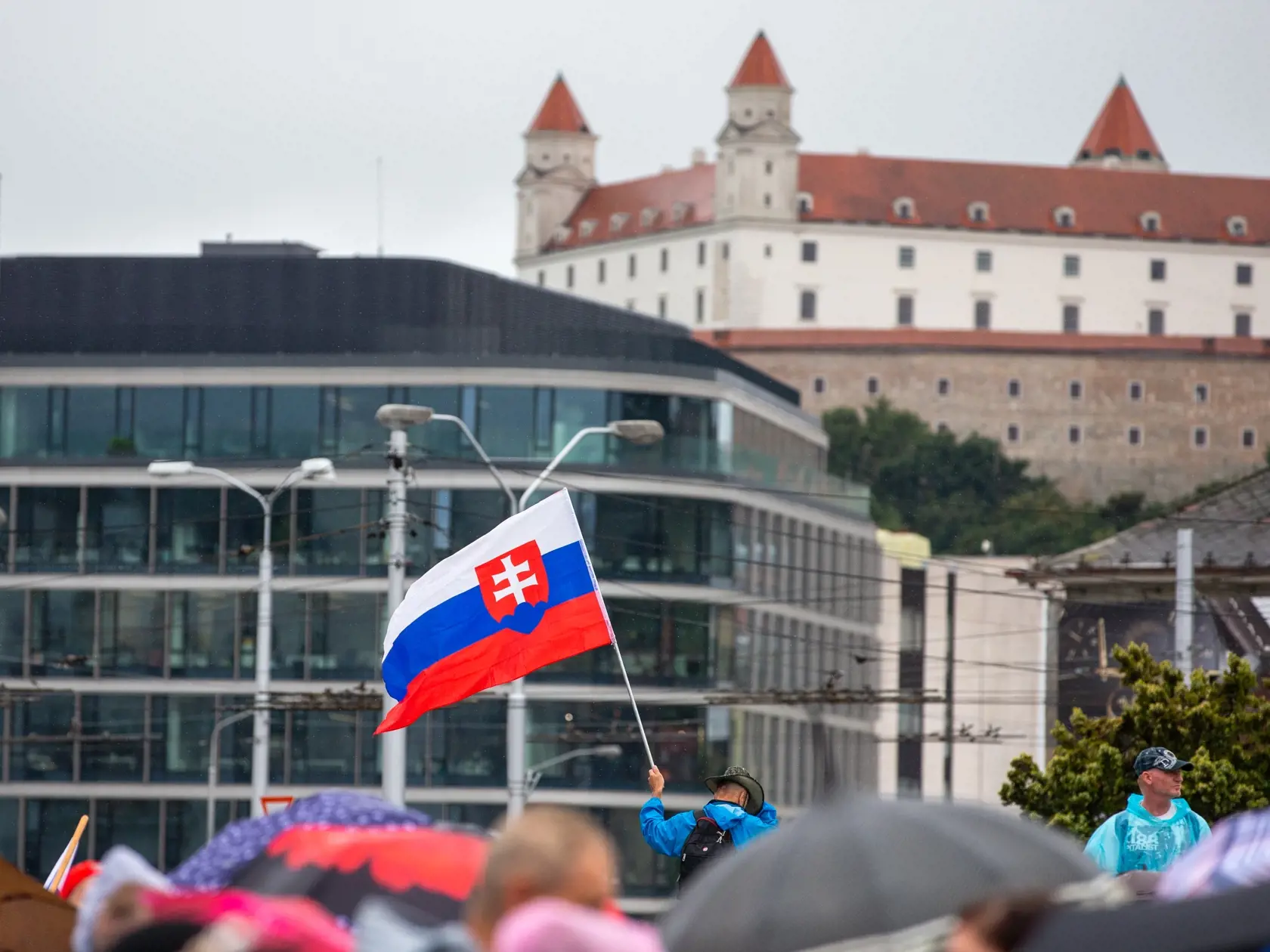 Demonštrácia v centre Bratislavy proti očkovaniu, pandemickým opatreniam, prezidentke SR Zuzane Čaputovej, členom vlády a parlamentu.