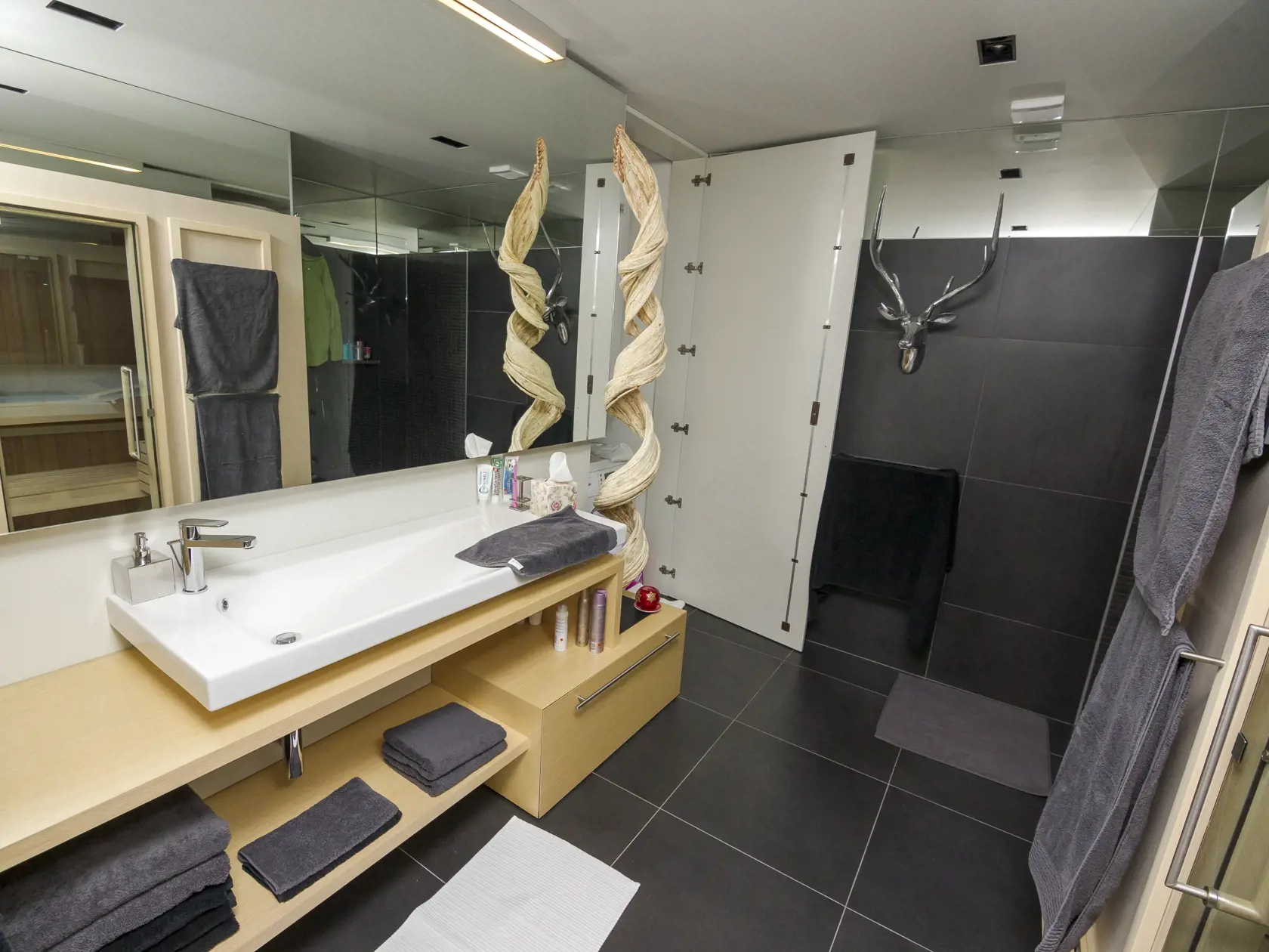 Kúpeľňa vo Výbohovom apartmáne na Donovaloch.