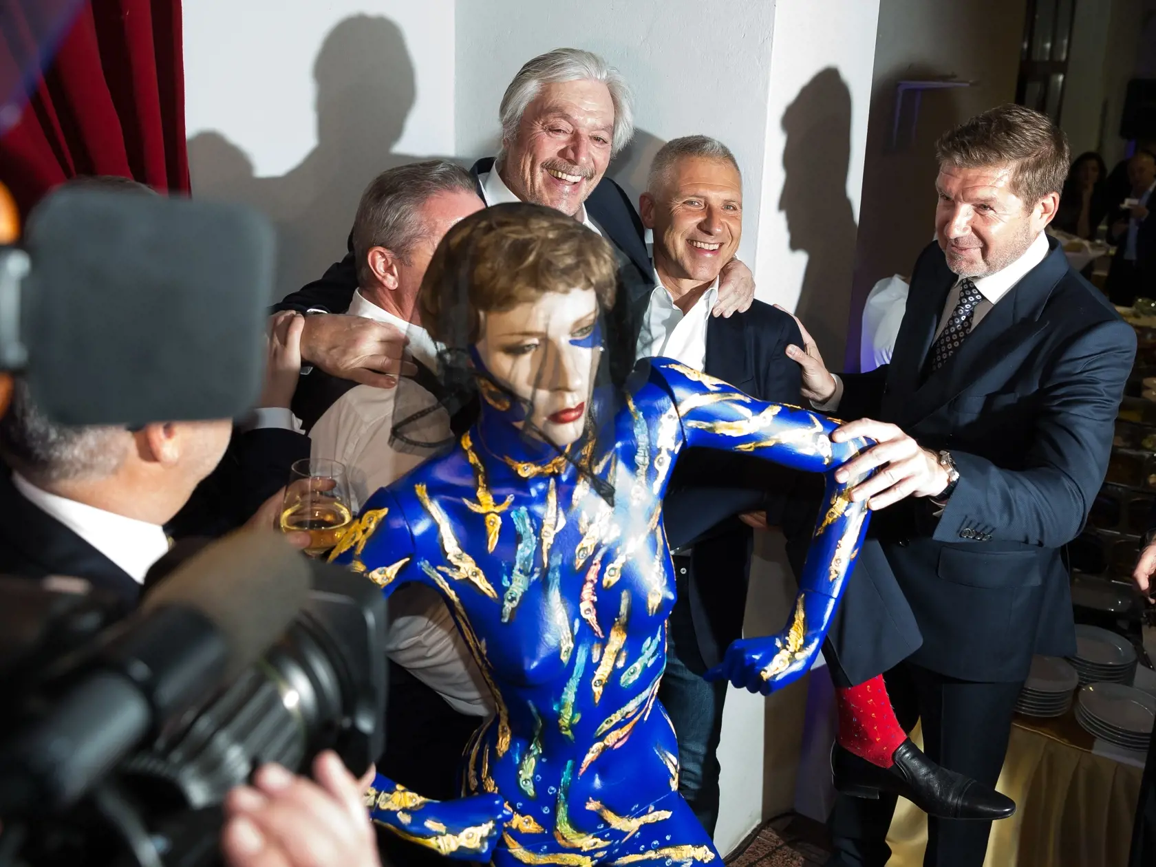Oslava 70. narodenín herca a riaditeľa divadla Aréna Juraja Kukuru, kde sa zúčastnil aj Miroslav Výboh či Boris Kollár a Václav Mika.
