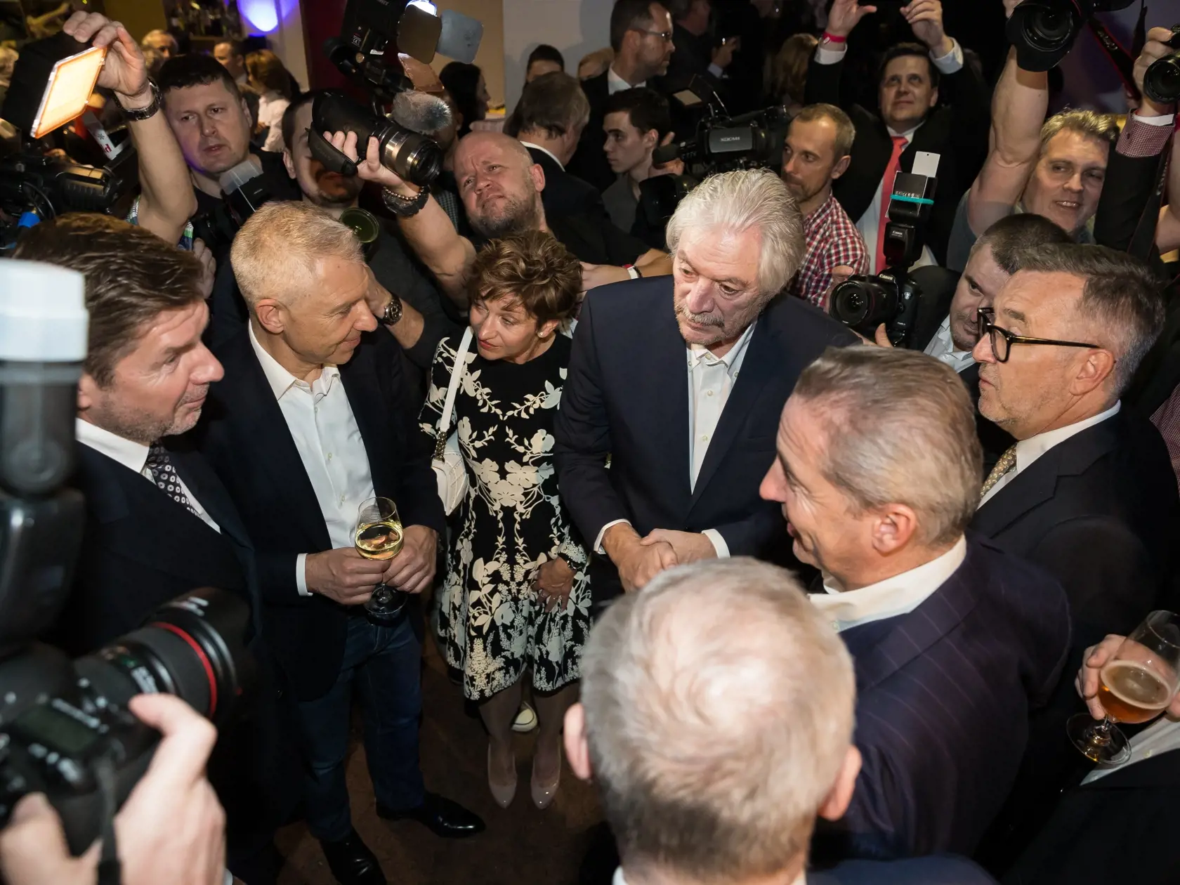 Oslava 70. narodenín herca a riaditeľa divadla Aréna Juraja Kukuru, kde sa zúčastnil aj Miroslav Výboh či Boris Kollár a Václav Mika.