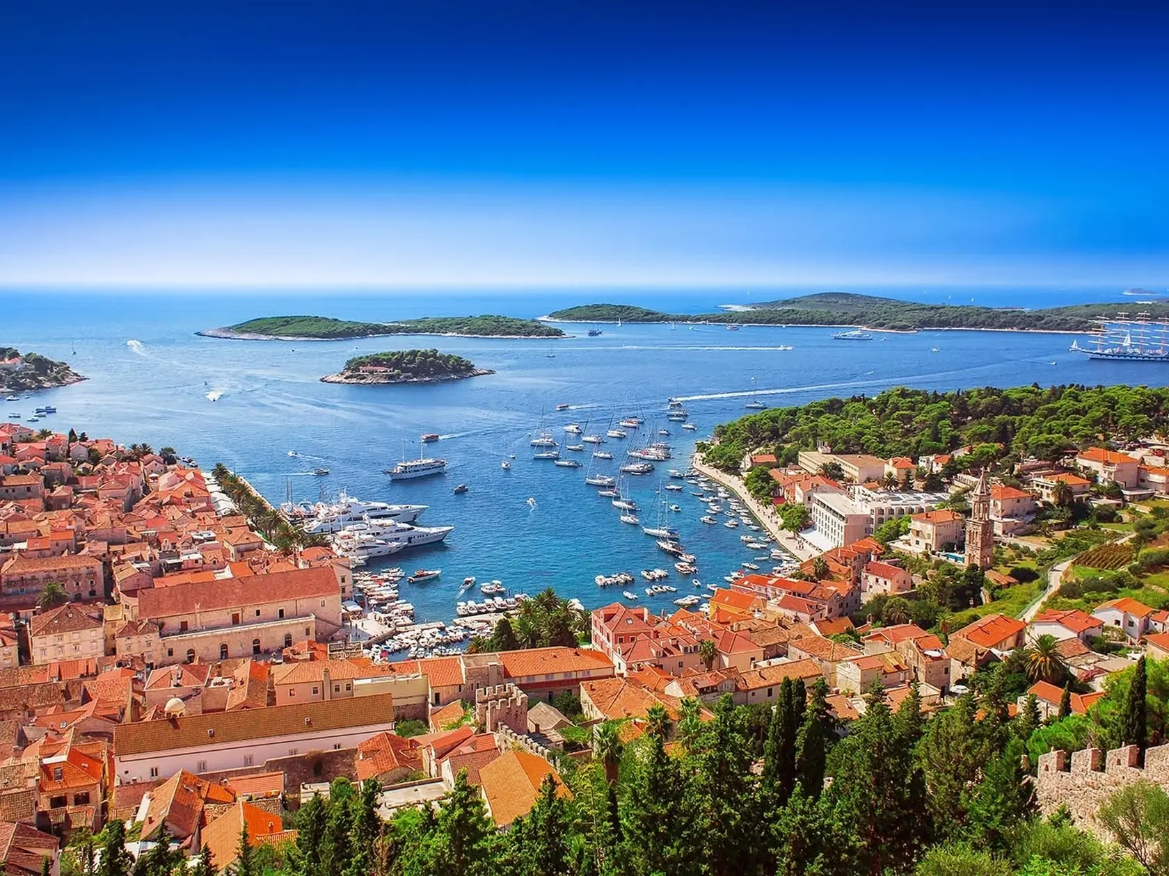 Ostrov Hvar je turistickým rajom.