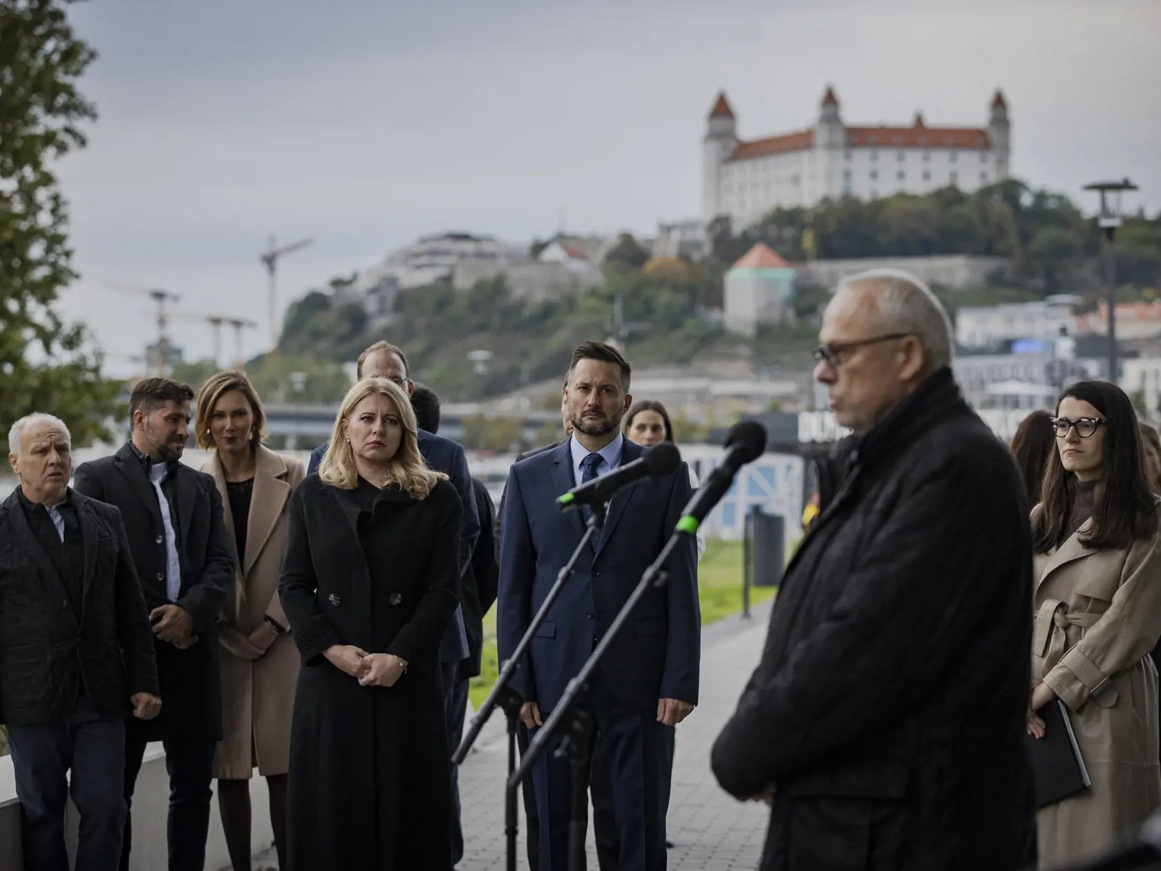 Prezidentka Slovenskej republiky Zuzana Čaputová sa zúčastnila na otvorení zrekonštruovaného Pamätníka obetiam extrémizmu od autorov Pavla Brnu a Pavla Dubinu. Na snímke Zuzana Čaputová a primátor Bratislavy Matúš Vallo.