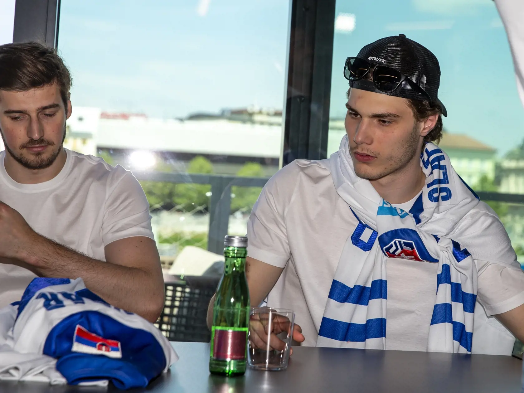Zlatí chlapci sa stretli s hokejovou reprezentáciou pred odchodom na MS Fínsko 2022. Na snímke je Juraj  Slafkovský. 

