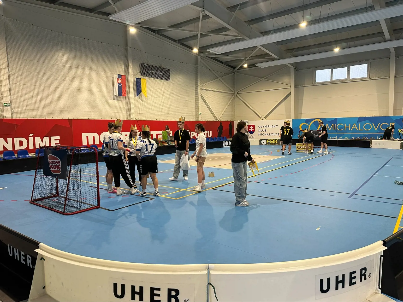 Slovenskí florbalisti mali vo volebný deň úspech.