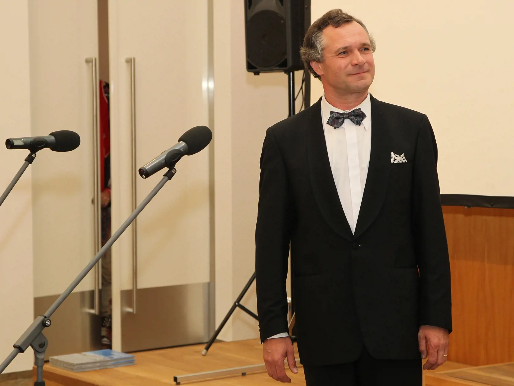 Rudolf Schuster krstil svoju knihu z cesty po južnom póle spojenú s fotografickou vystavou na Bratislavskom hrade
krstny otec bol Pavol Paška