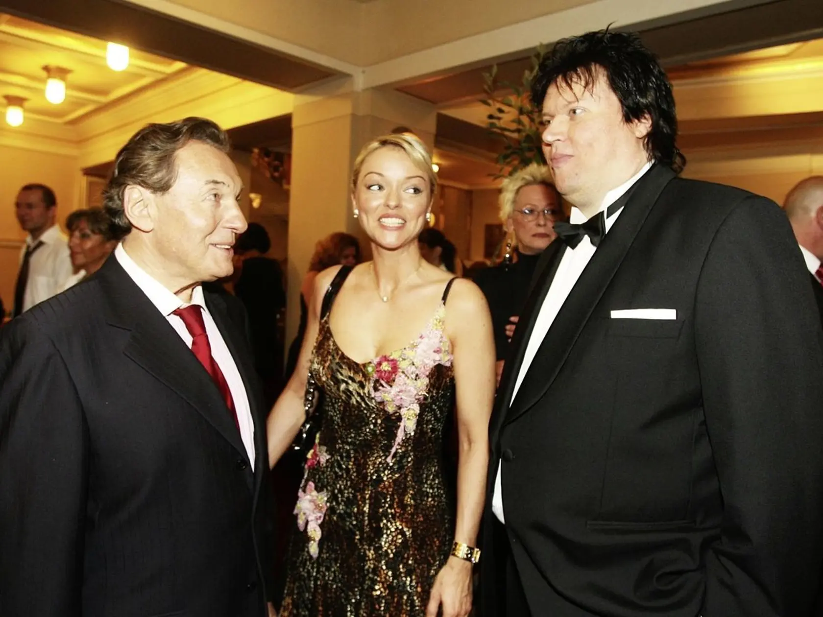 Dominikin otec Karel Gott bol vždy proti tomu, aby Dominika odišla do Fínska za muzikantom Timom Tollkim.