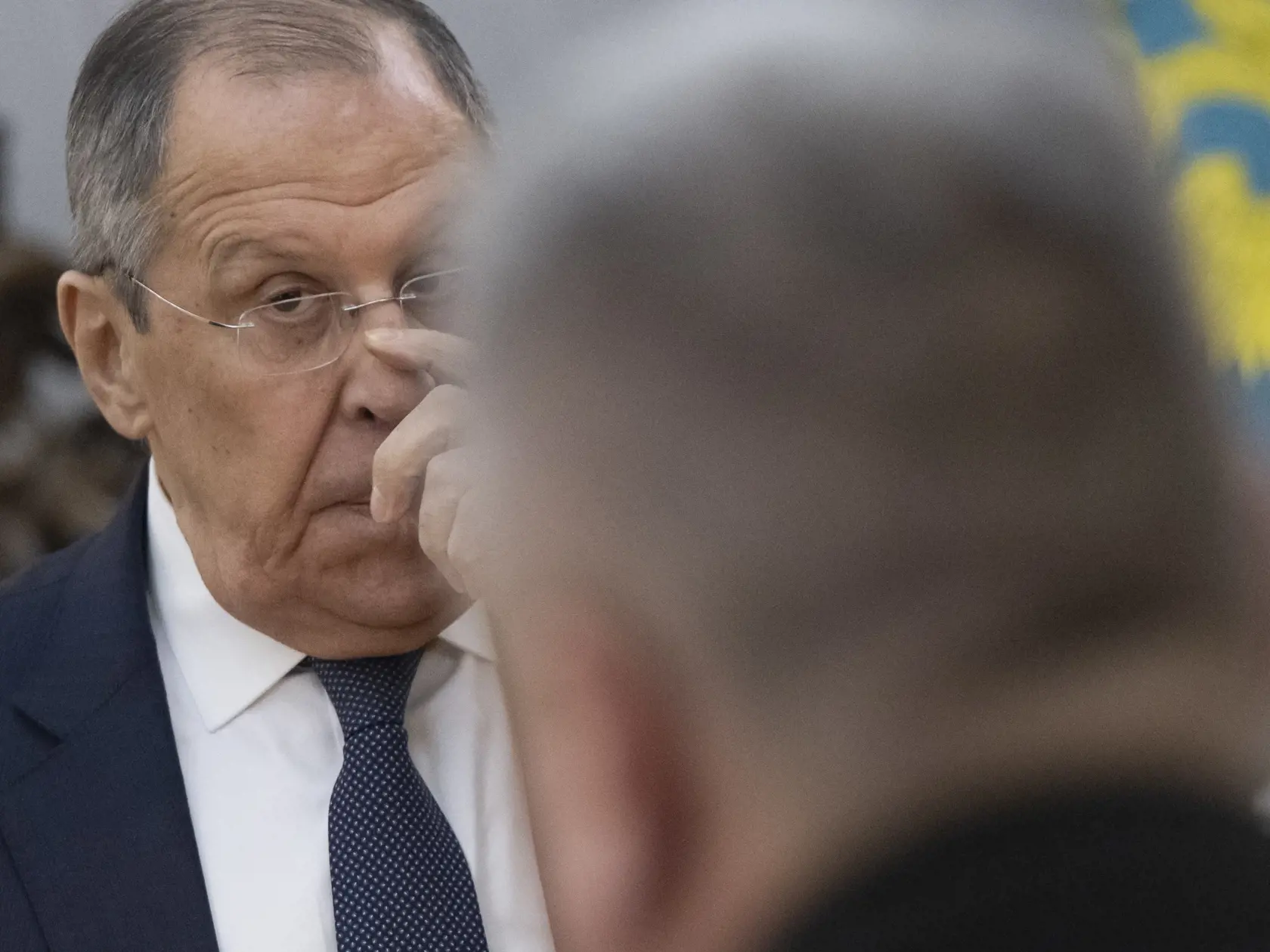 Na snímke ruský minister zahraničných vecí Sergej Lavrov a chrbtom podpredseda NR SR Andrej Danko (SNS) počas prijatia na oficiálnej návšteve Ruskej federácie 14. januára 2025 v Moskve.