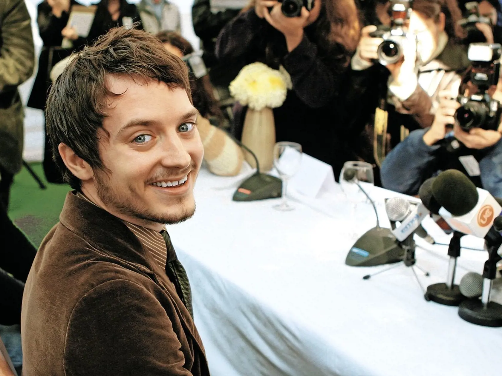 Elijah Wood  sa nám spája  aj s Michalovým  hlasom.
