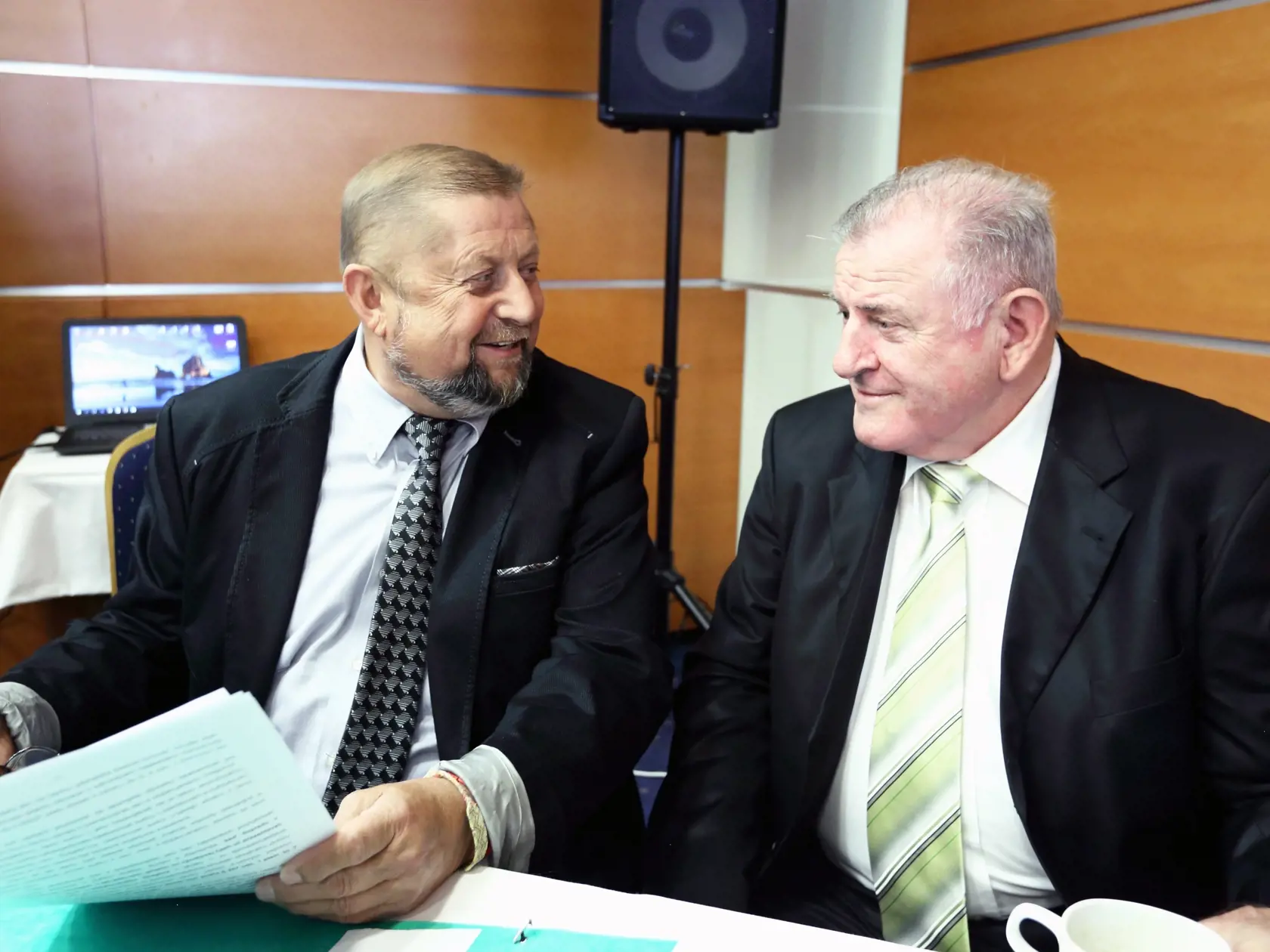 Sudca Najvyššieho súdu a súčasný prezidentský kandidát Štefan Harabin sa nikdy netajil sympatiami k bývalému predsedovi vlády Vladimírovi Mečiarovi. 