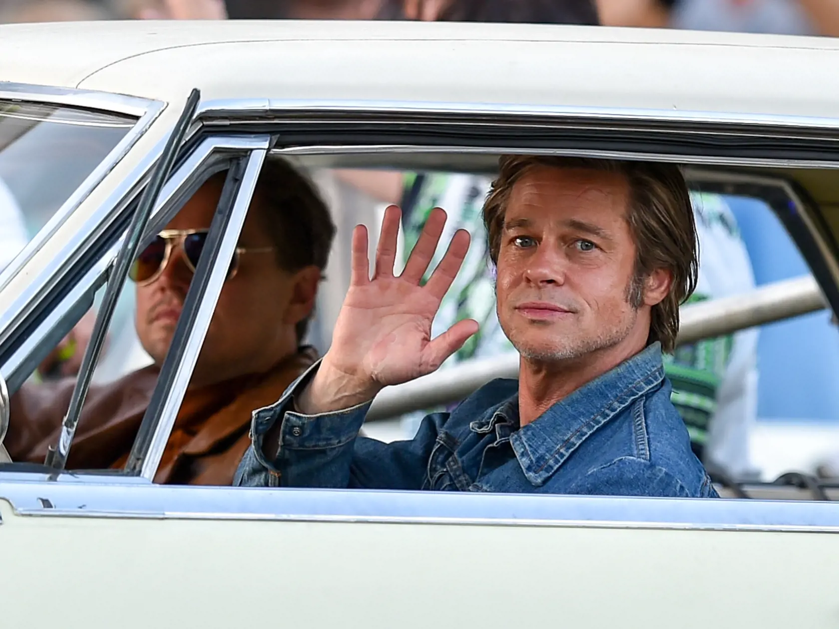 Oscara si v kategórii najlepší herec vo vedľajšej úlohe prevzal Brad Pitt.
