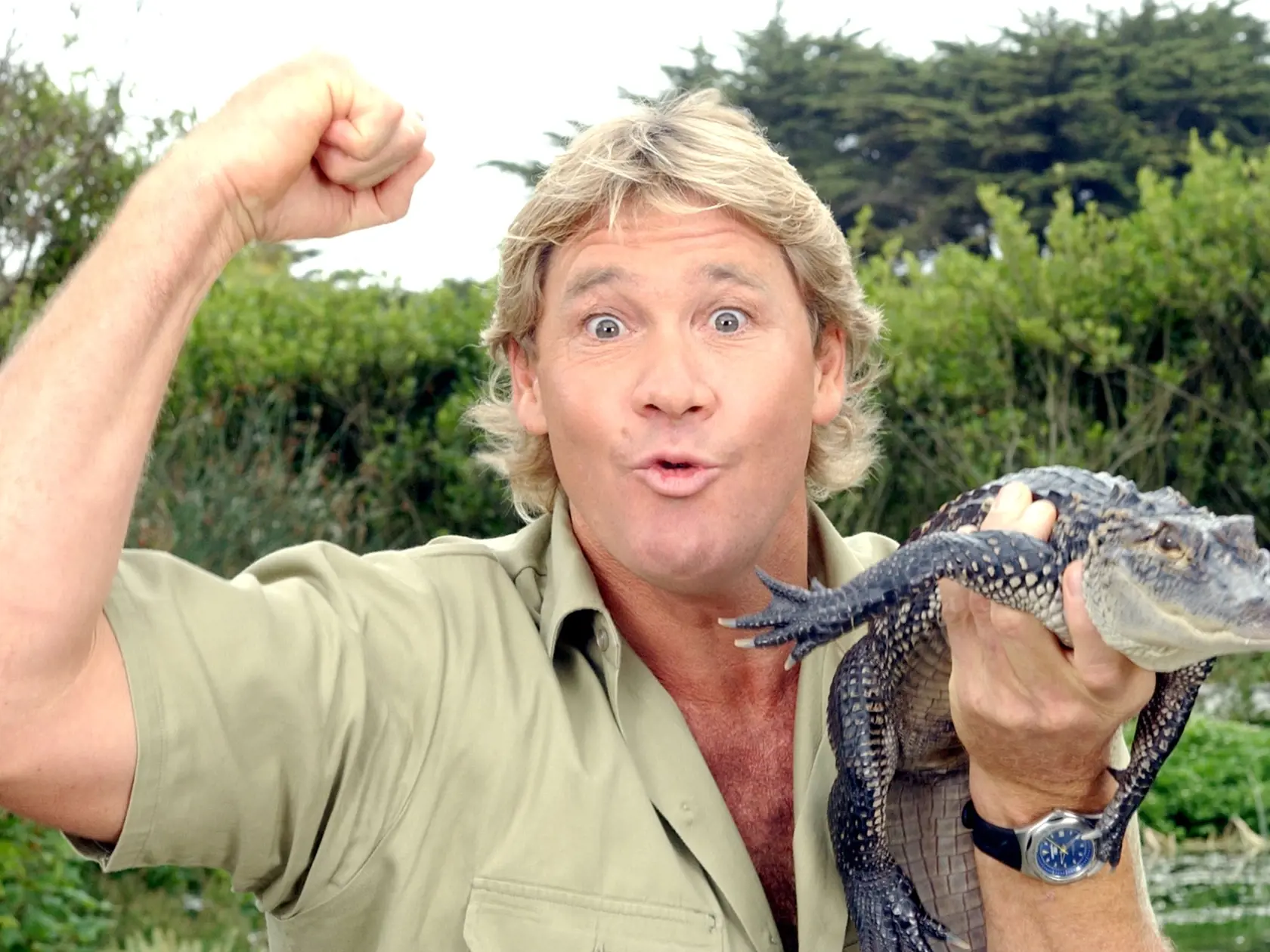 Legendárny lovec krokodílov, Steve Irwin, bol známy tým, že zápasil s obrovskými krokodílmi a vzdelával ľudí o zázrakoch divokých zvierat. Lásku k zvieratám našiel už v mladosti, pretože jeho rodičia vlastnili zoologickú záhradu v austrálskom Queenslande.
