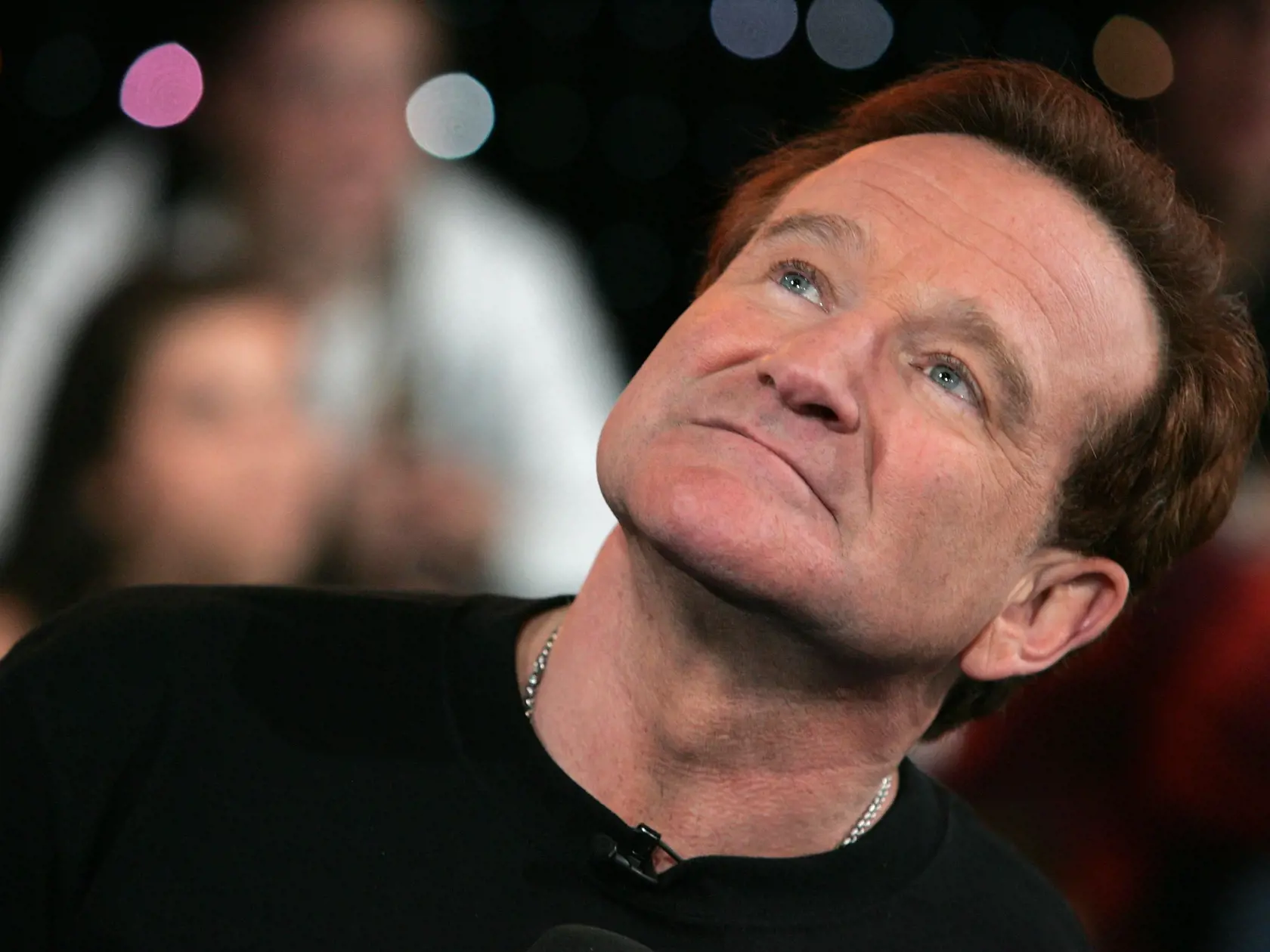 Robin Williams bol jedným z najlepších komediálnych hercov v histórii. Filmy ako Mrs. Doubtfire, Good Morning Vietnam a Aladdin vyvolali smiech miliónov ľudí na celom svete a vyniesli mu dve nominácie na Oscara. Vnútornému boju však nepomohol ani smiech, ktorý fanúšikom poskytol.