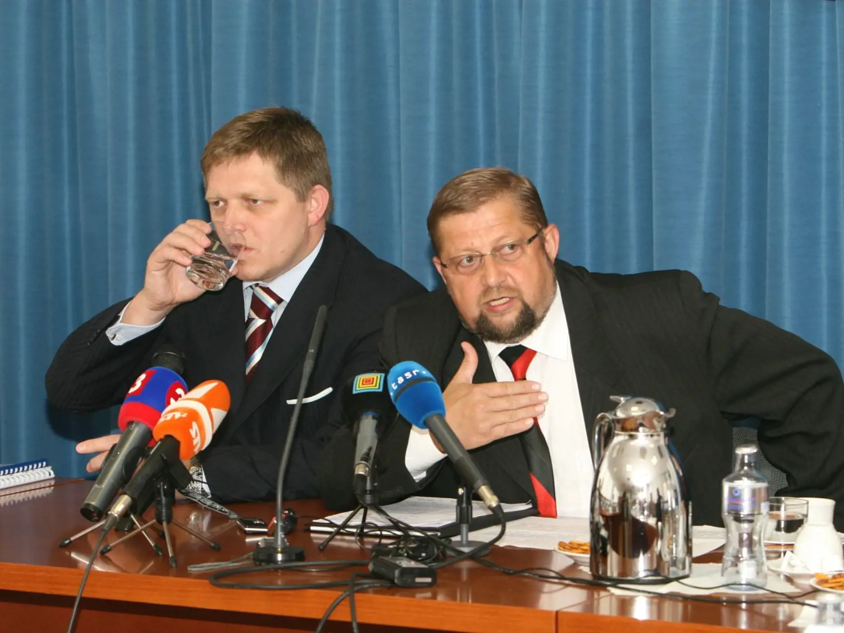 Štefan Harabin na tlačovke s Robertom Ficom.