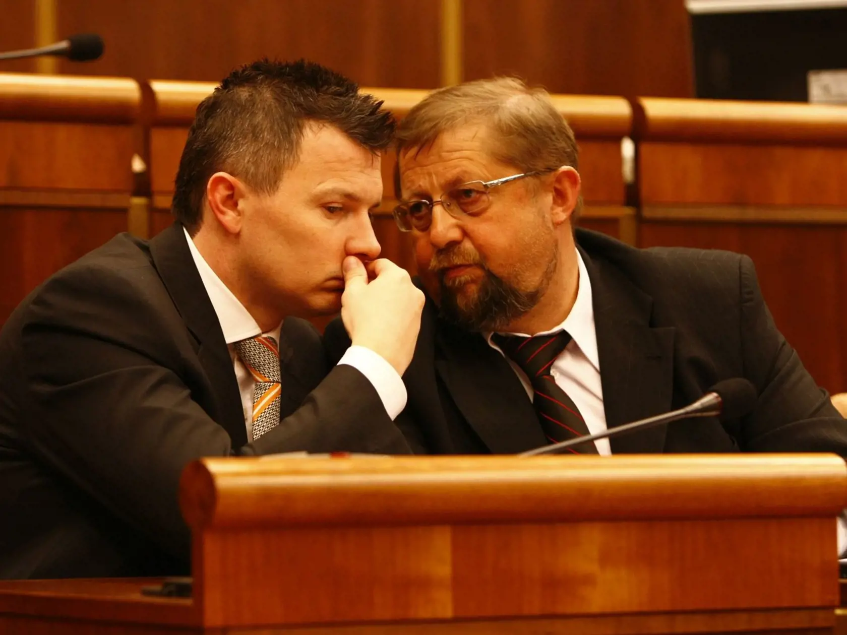 Štefan Harabin v družnej debate s Ján Počiatkom.