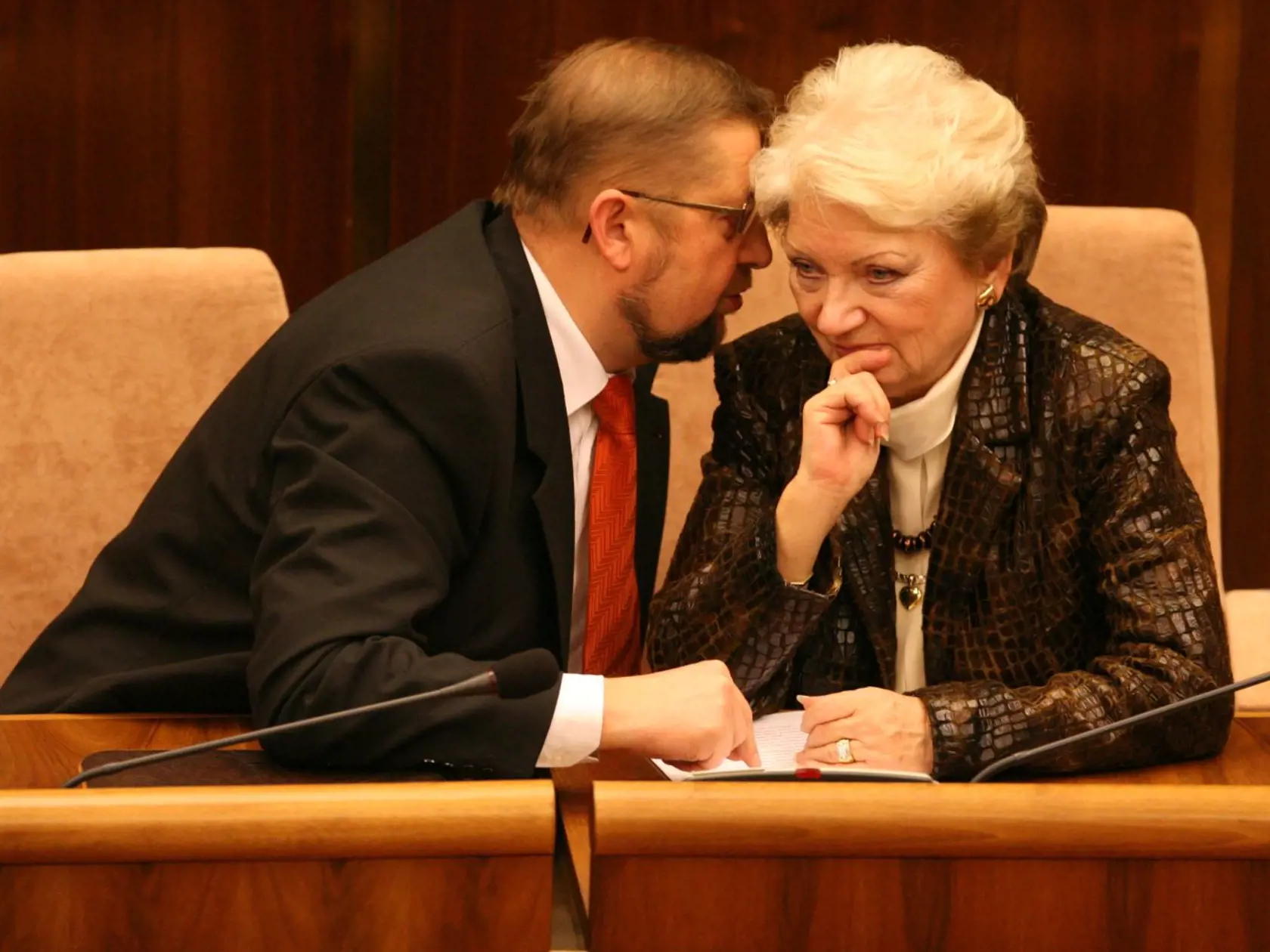 Štefan Harabin v družnej debate s Katarínou Tóthovou.