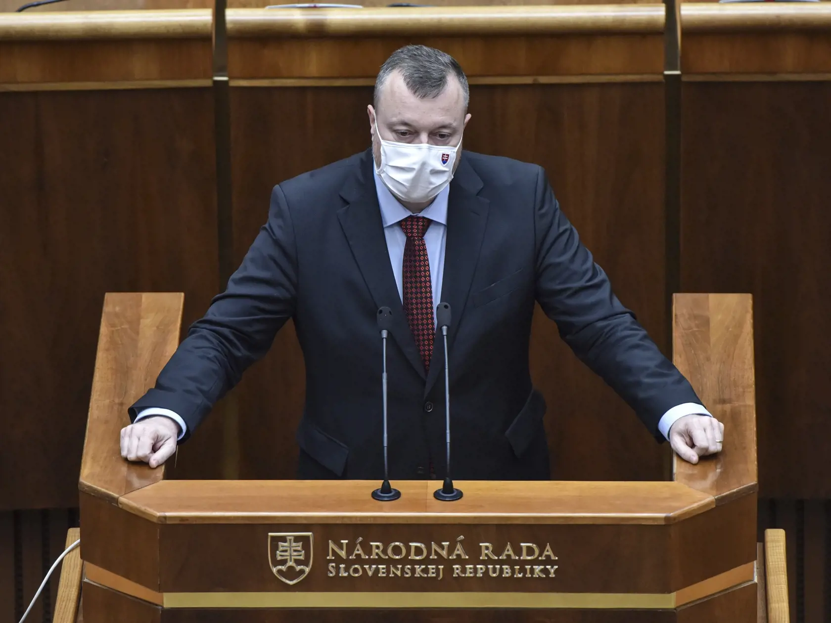 Milan Krajniak sa nestihol spamätať z vlny kritiky, ktorá sa naňho zvalila kvôli "výletu" na Oravu, len deň na to musí čeliť ďalšej kritike.