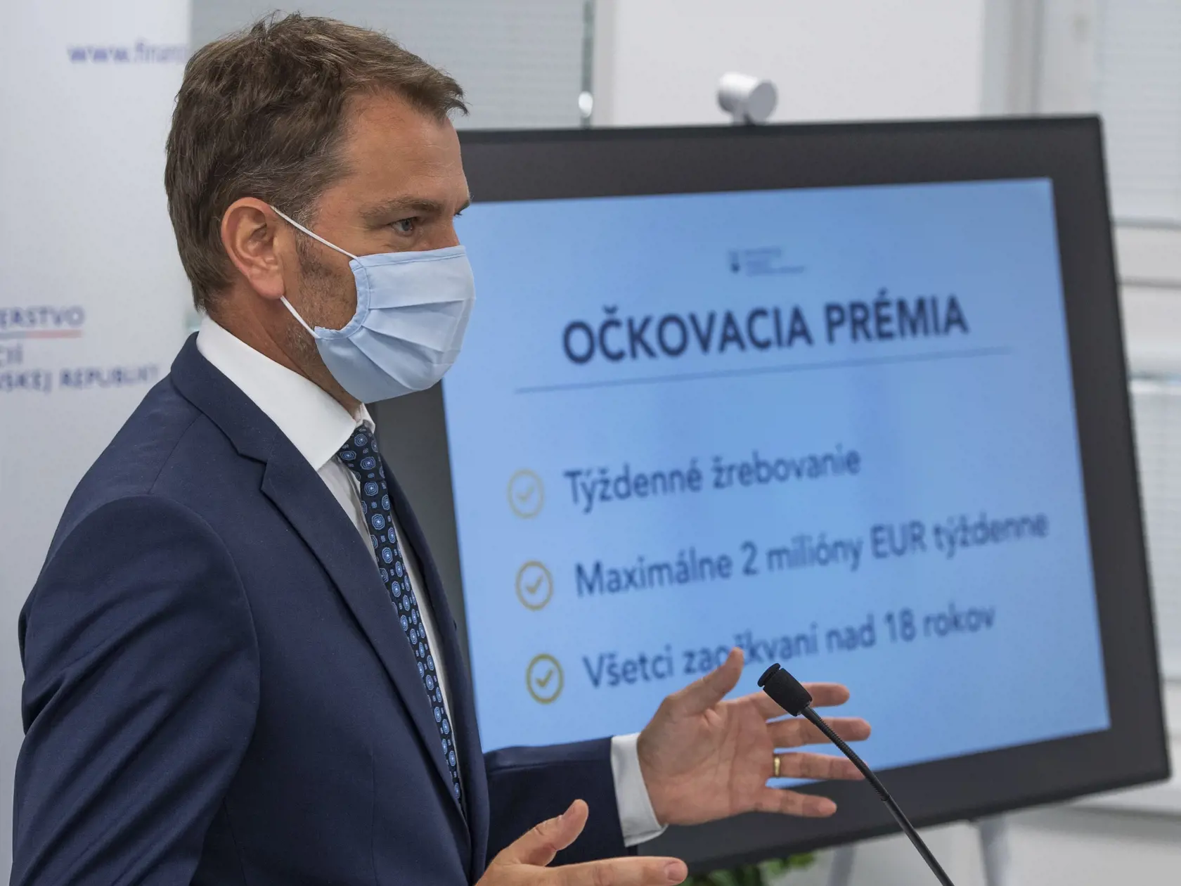 Štát chce ľudí motivovať, aby sa očkovali proti kovidu, aj tak, že za to ponúka peniaze.