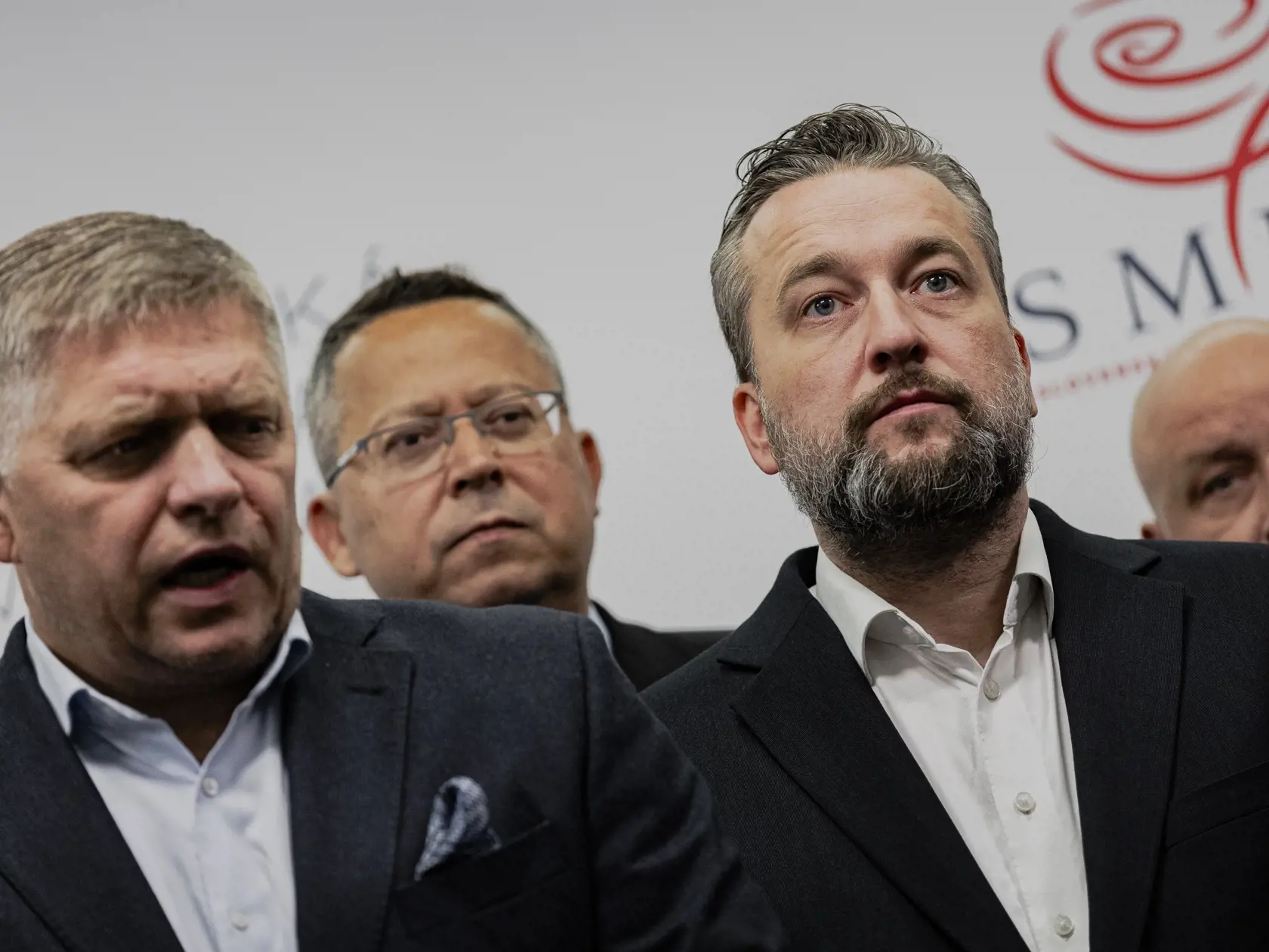 Na snímke Robert Fico a Ľuboš Blaha počas tlačovej konferencia strany Smer - slovenská sociálna demokracia po skončení predčasných parlamentných volieb.