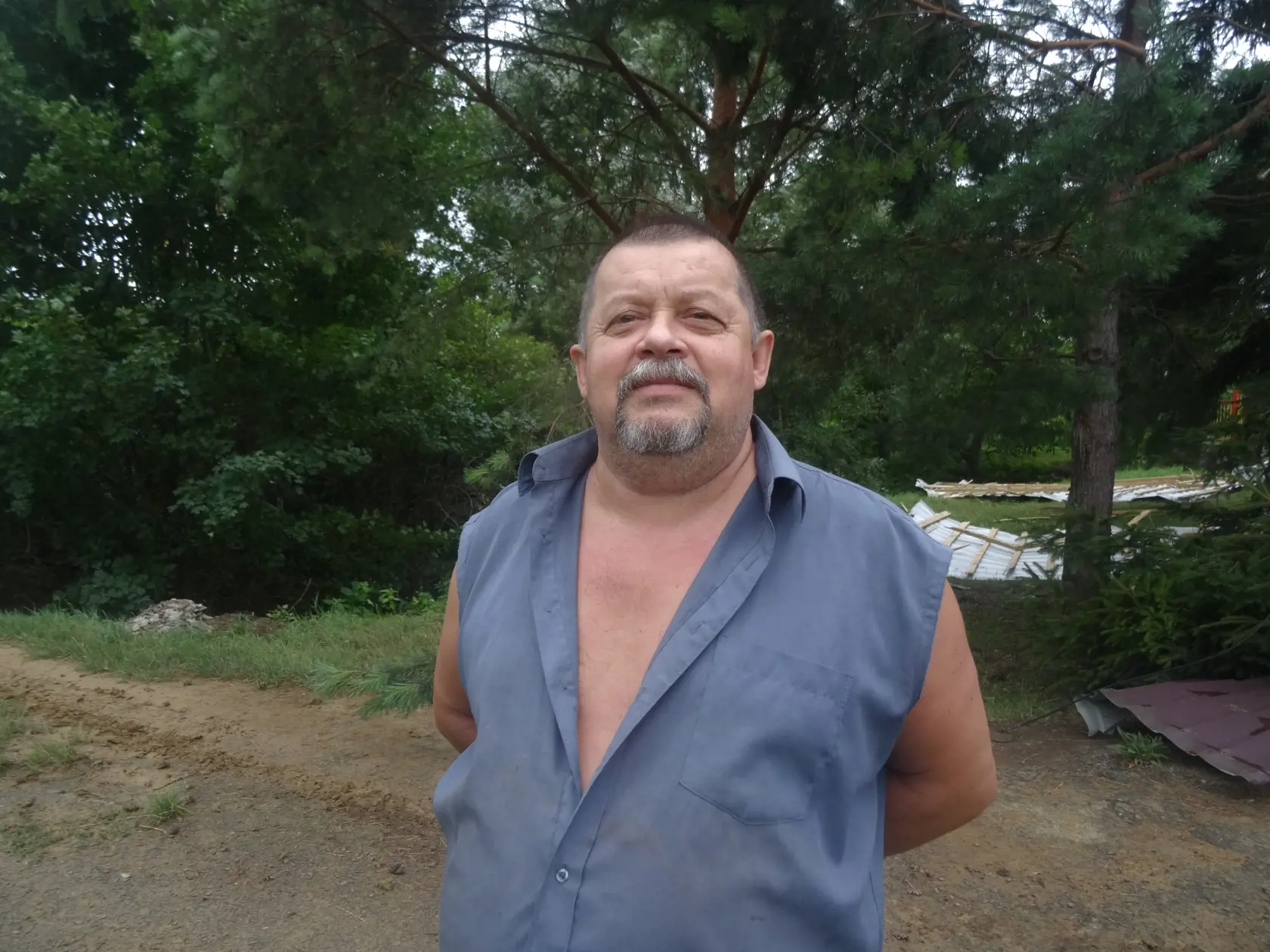 Ladislav (60) býva v okrajovej časti Petkoviec aj preto nevedel  akú spúšť spôsobilo tornádo na dolnej ulici, informoval ho o tom až jeho brat.