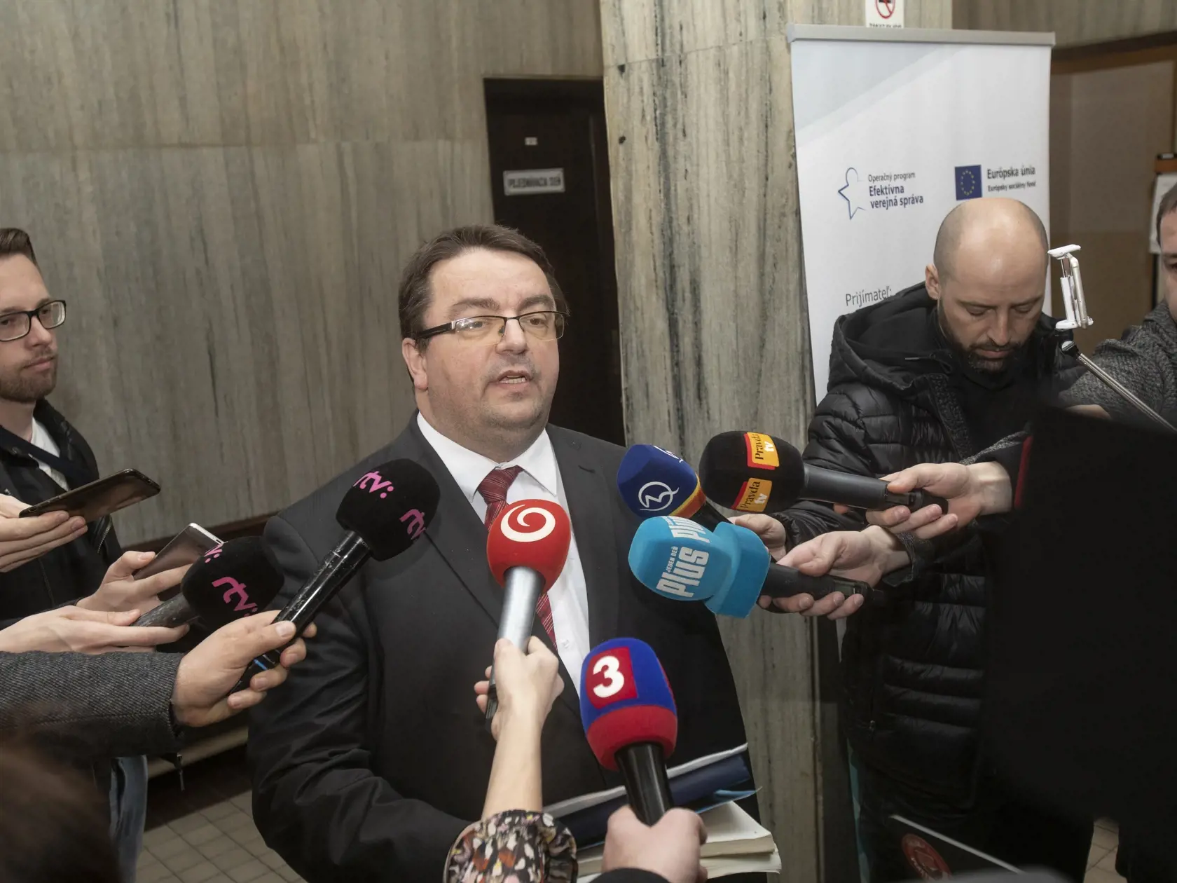 Odsúdenie Ladislava Bašternáka. Bratislavský krajský súd odsúdil Ladislava Bašternáka na päť rokov väzenia.
