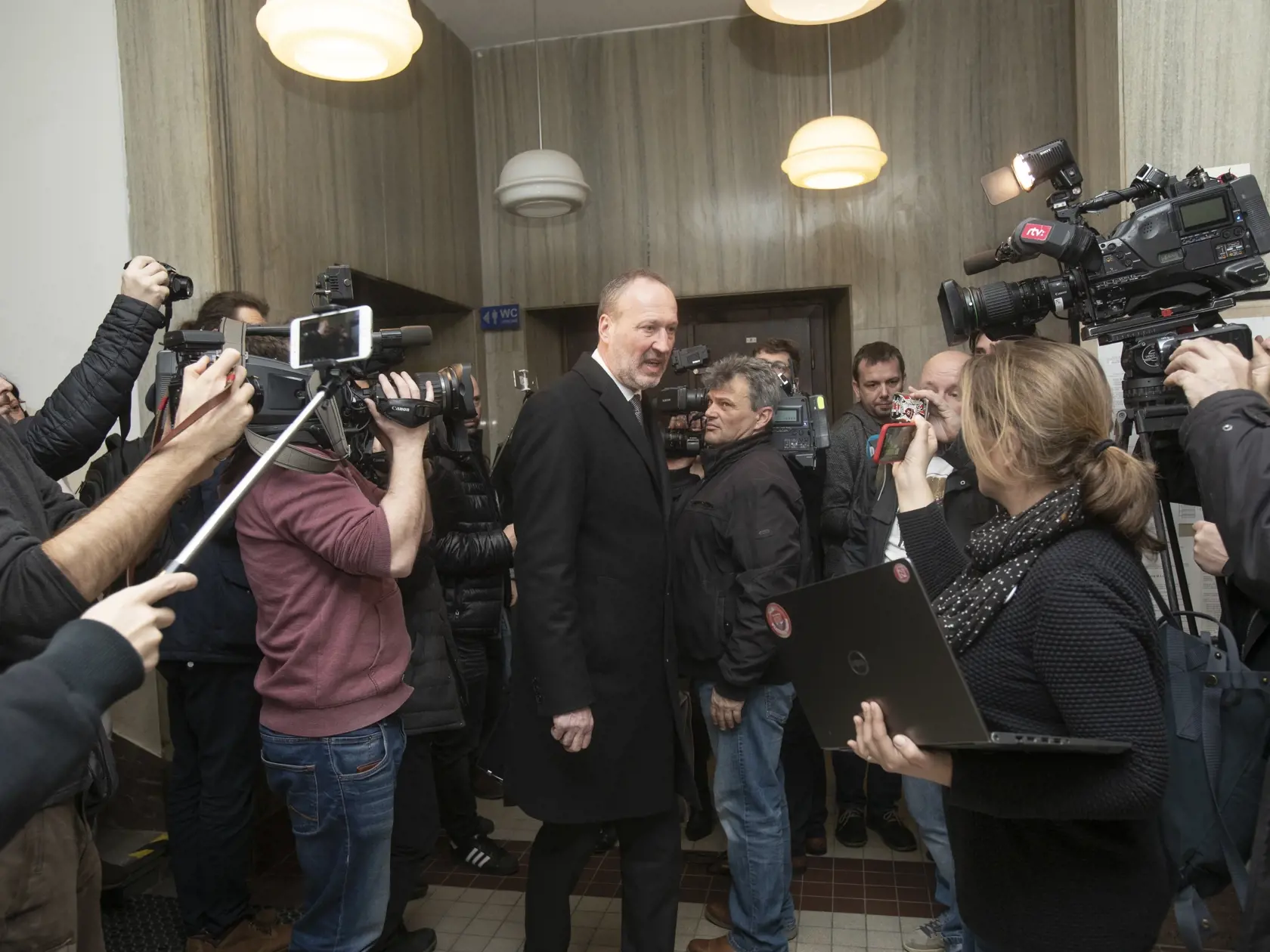Odsúdenie Ladislava Bašternáka. Bratislavský krajský súd odsúdil Ladislava Bašternáka na päť rokov väzenia.Na fotke je Peter Filip.