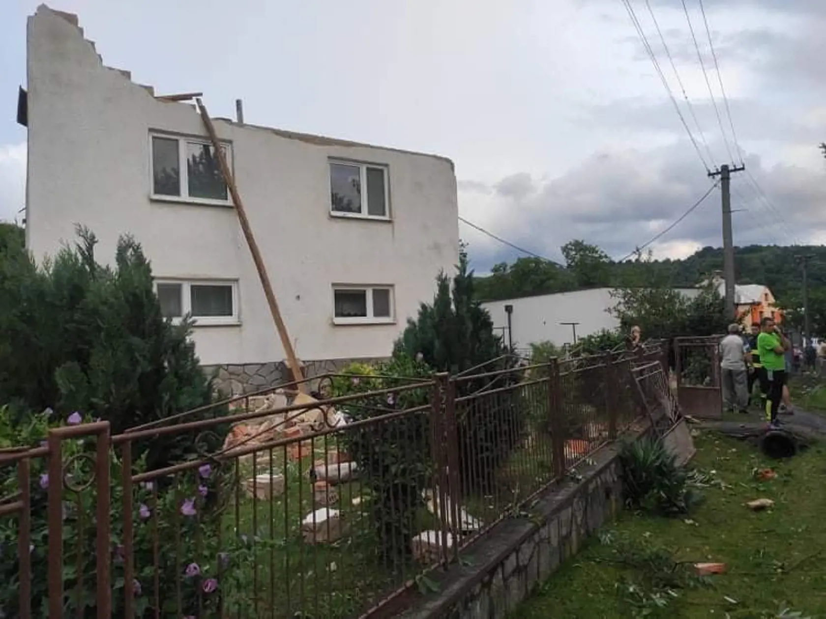 Takéto škody spôsobilo tornádo po kontakte so zemou v obciach v okrese Vranov nad Topľou.