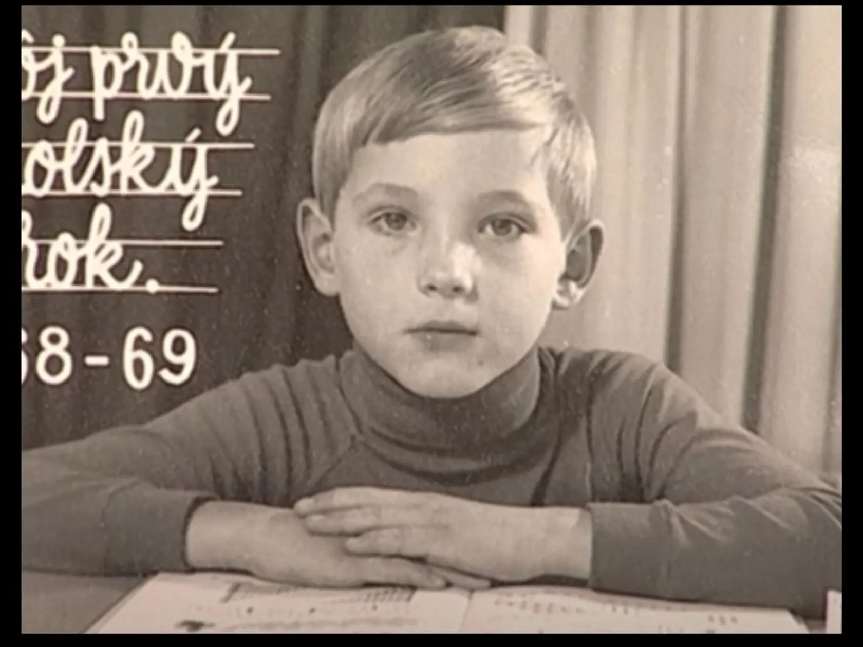 2. Kto je na tejto fotke? 
a) Andy Kraus
b) Maťo Ďurinda
c) Martin Nikodým