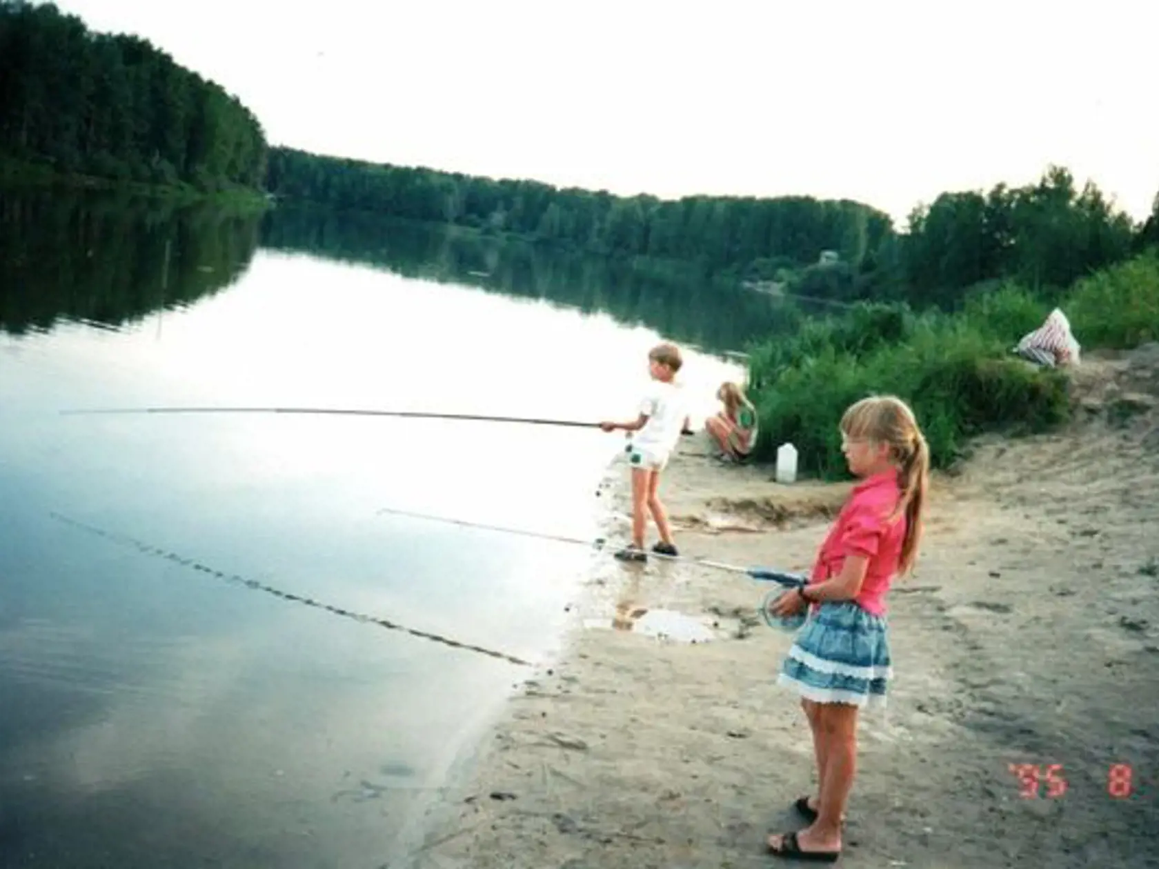 Na rybách. Anastasia si rybolov užívala hlavne počas letných táborov.
