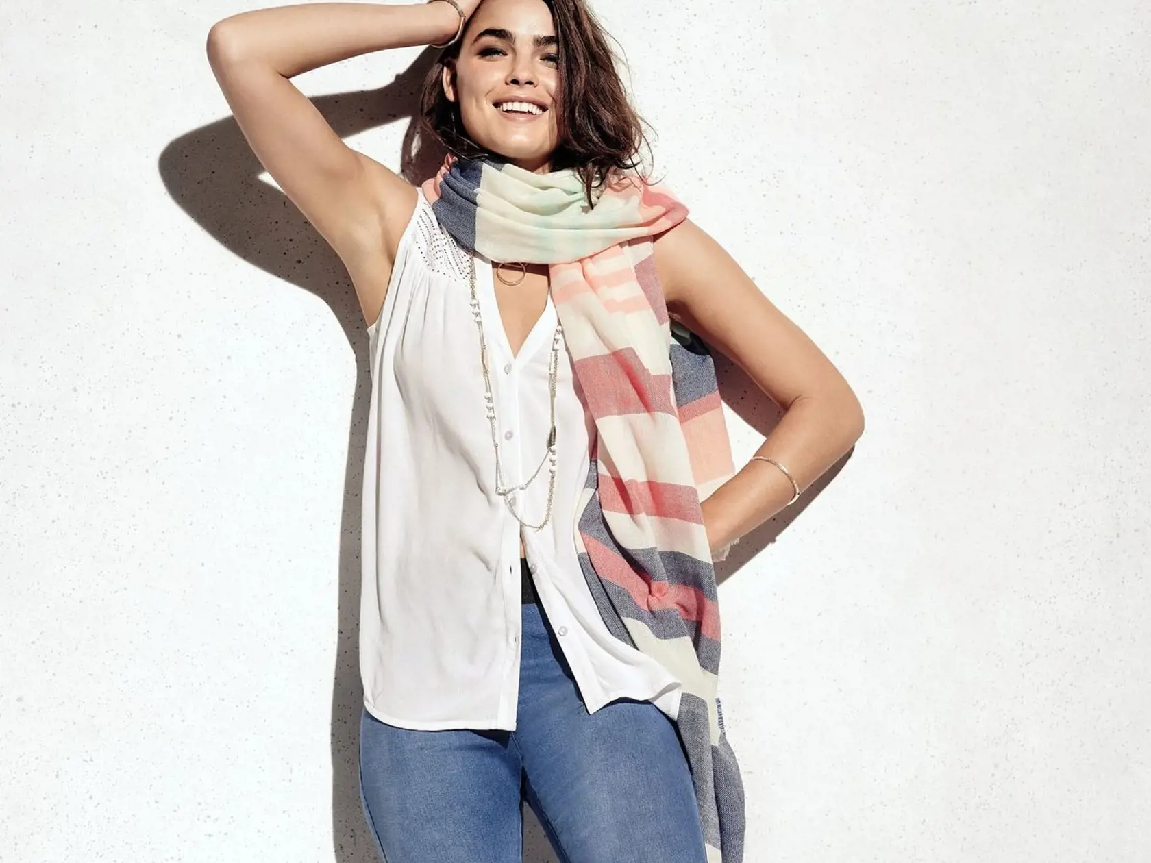 Šál: F & F, 12 € Blúzka: F & F, 14 € Džínsy: F & F, 12 €