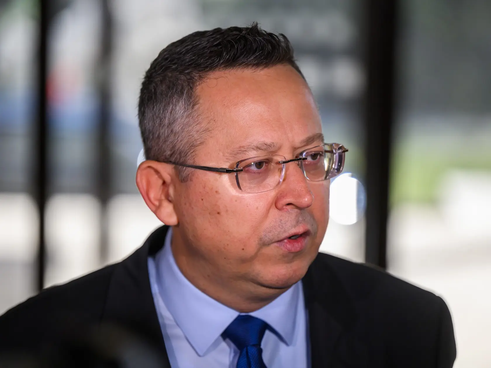 Na snímke minister financií SR Ladislav Kamenický (Smer-SD) prichádza na 79. rokovanie vlády SR v Bratislave 21. marca 2025.