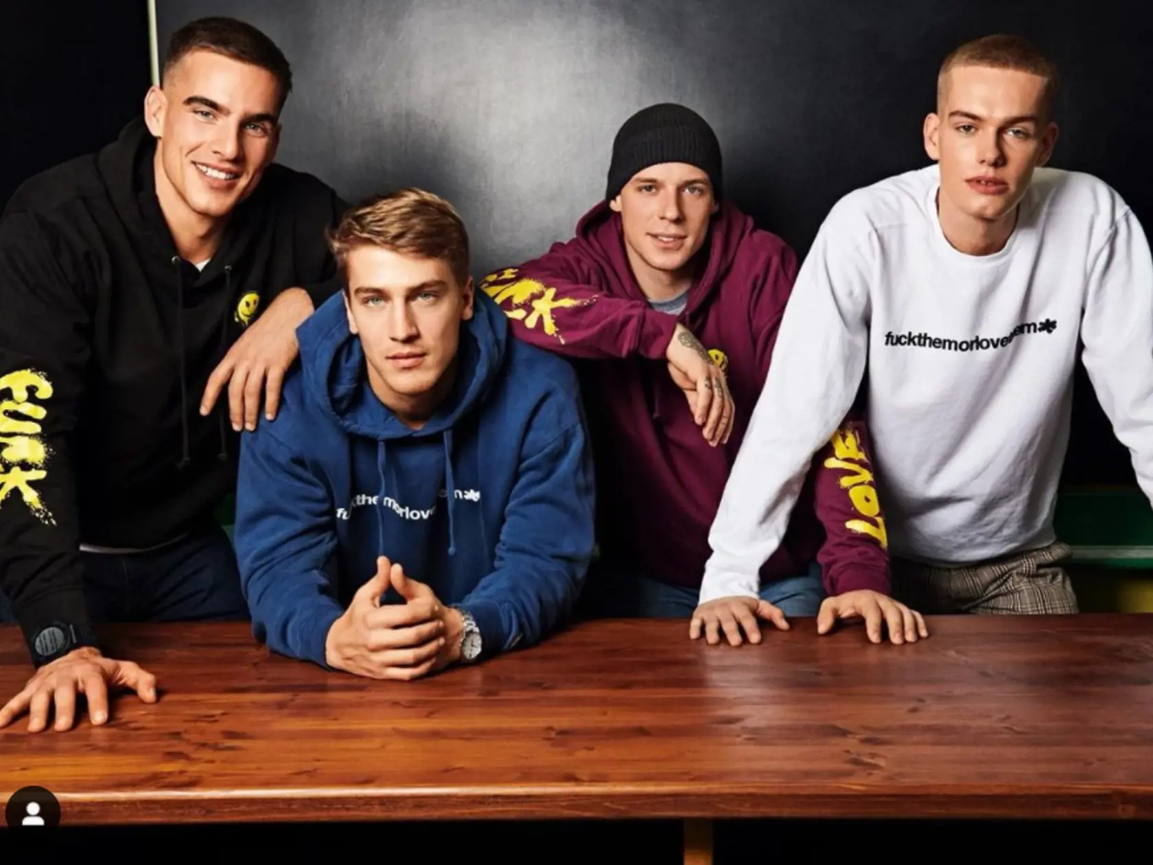 V seriáli Pán profesor hrajú aj títo štyria fešáci, ktorí pracujú vo svetovom modelingu. Zľava Adam Bárdy, Andrej Halaša, Krištof Králik a Filip Hinca.