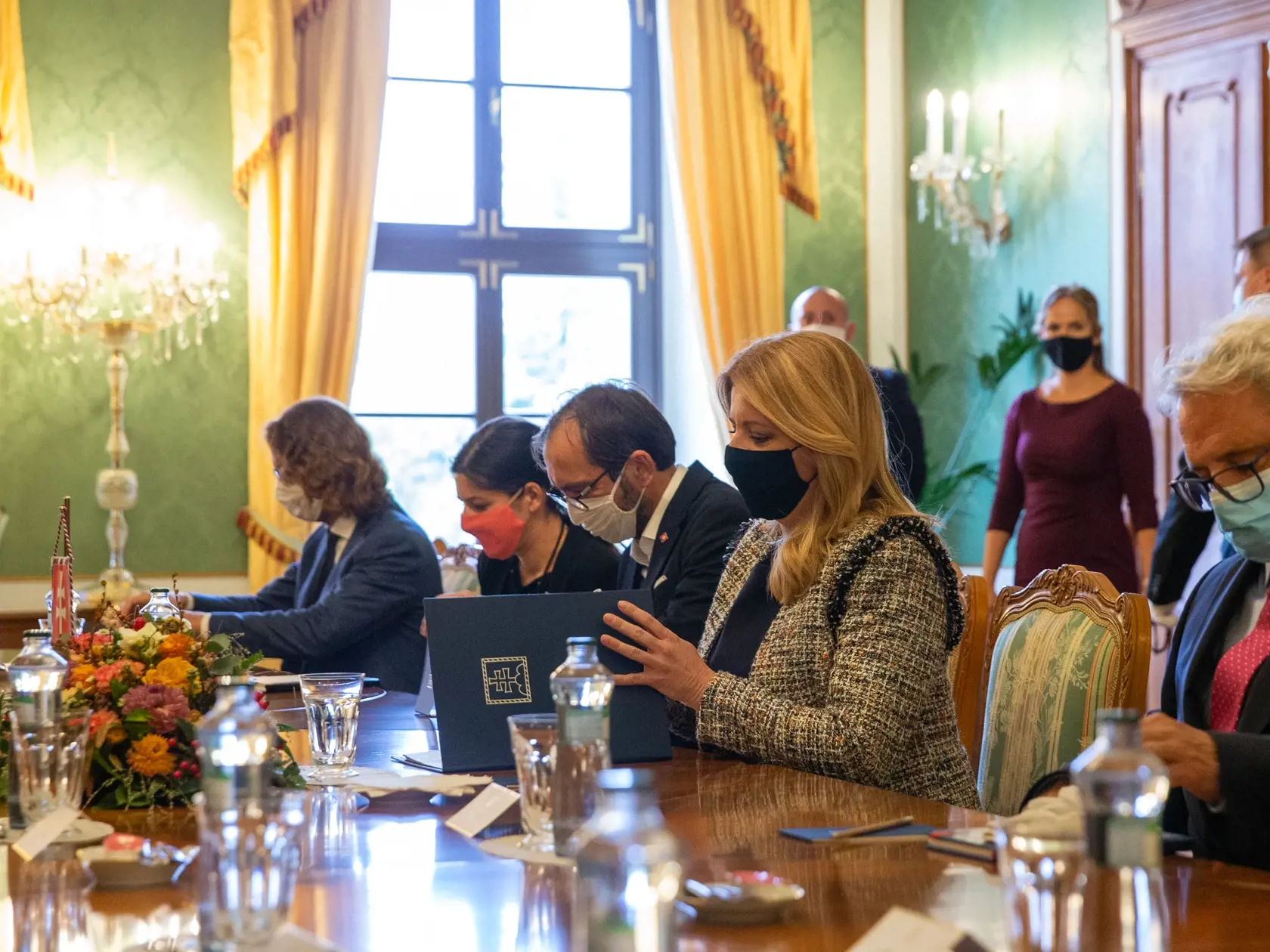 Na snímke je Zuzana Čaputová ako prijala predstavitelov kultúry a športu. 
