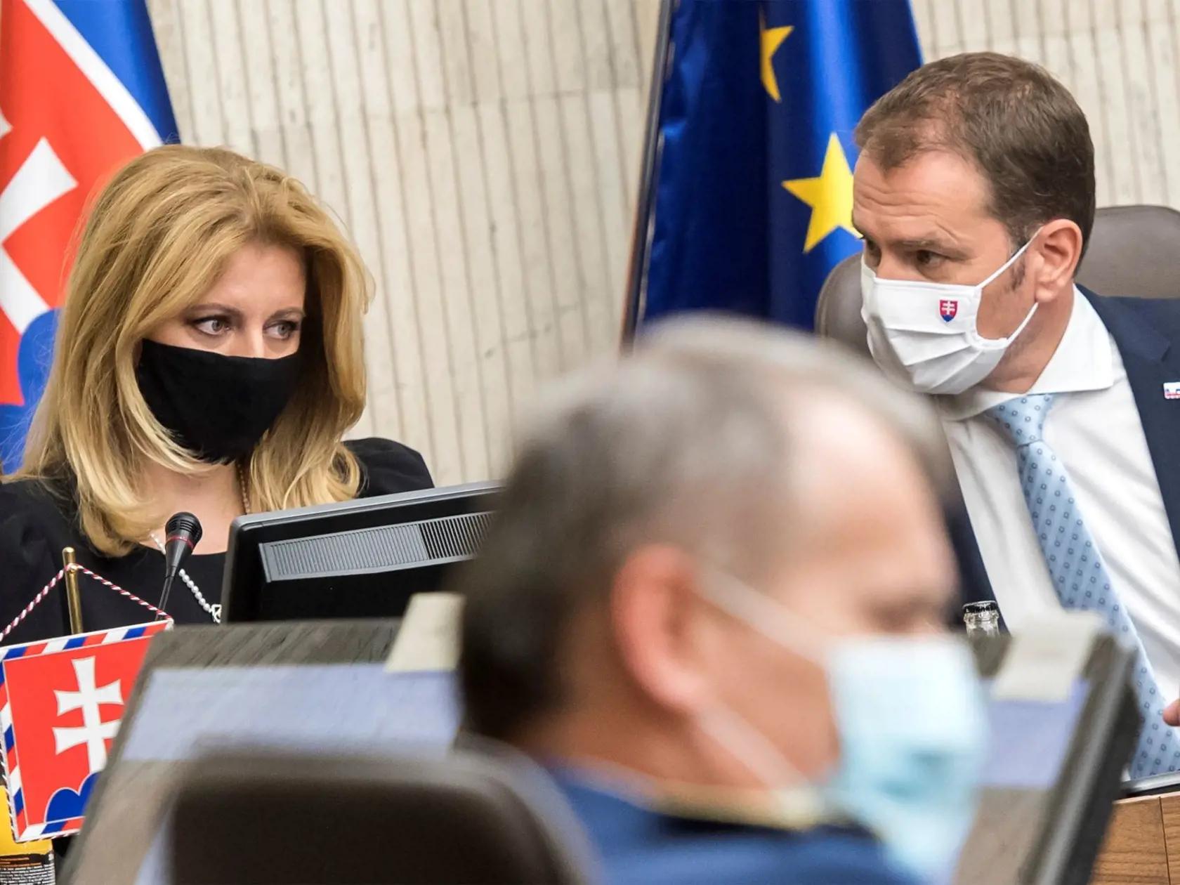 Na snímke vľavo porezidentka SR Zuzana Čaputová a vpravo premiér SR Igor Matovič počas 130. zasadnutia Bezpečnostnej rady SR 20. októbra 2020 v Bratislave.