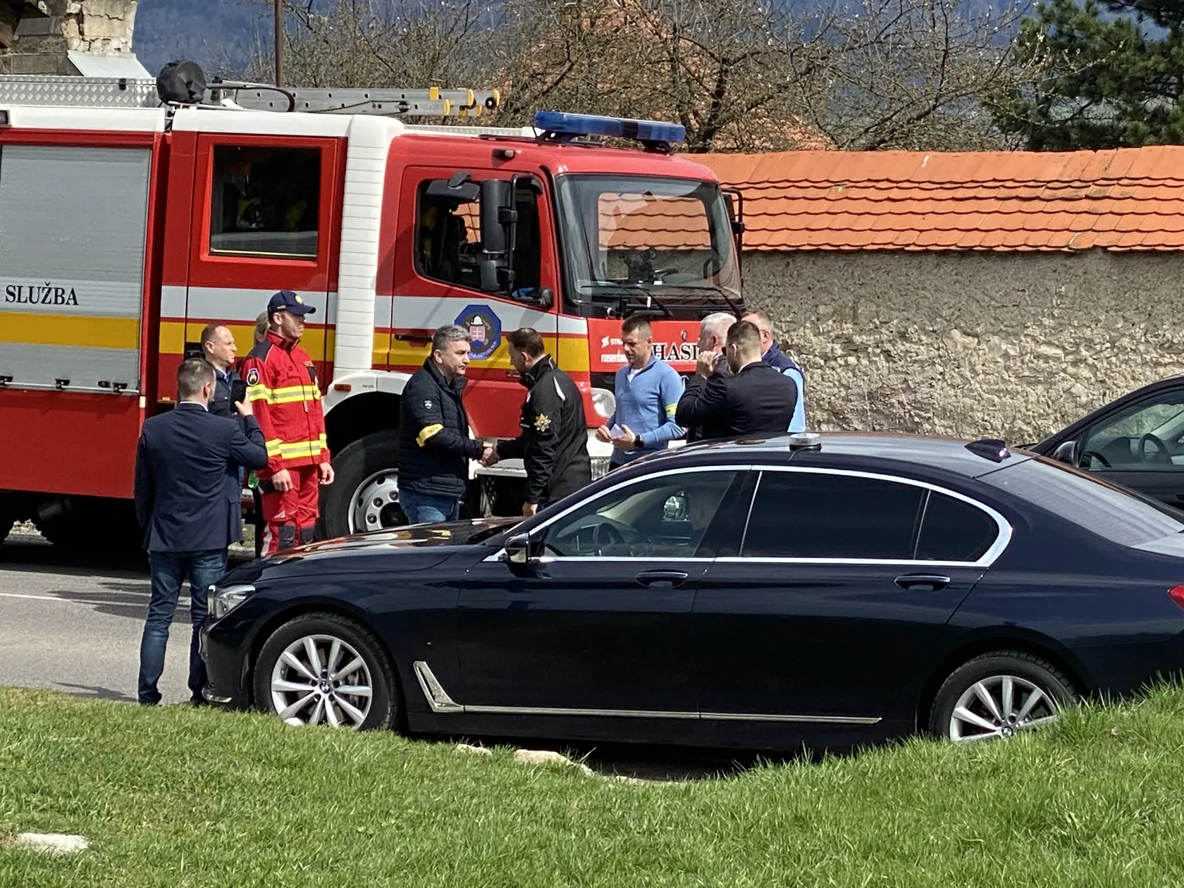 Na miesto nešťastia priletel vrtuľníkom minister vnútra Matúš Šutaj Eštok.