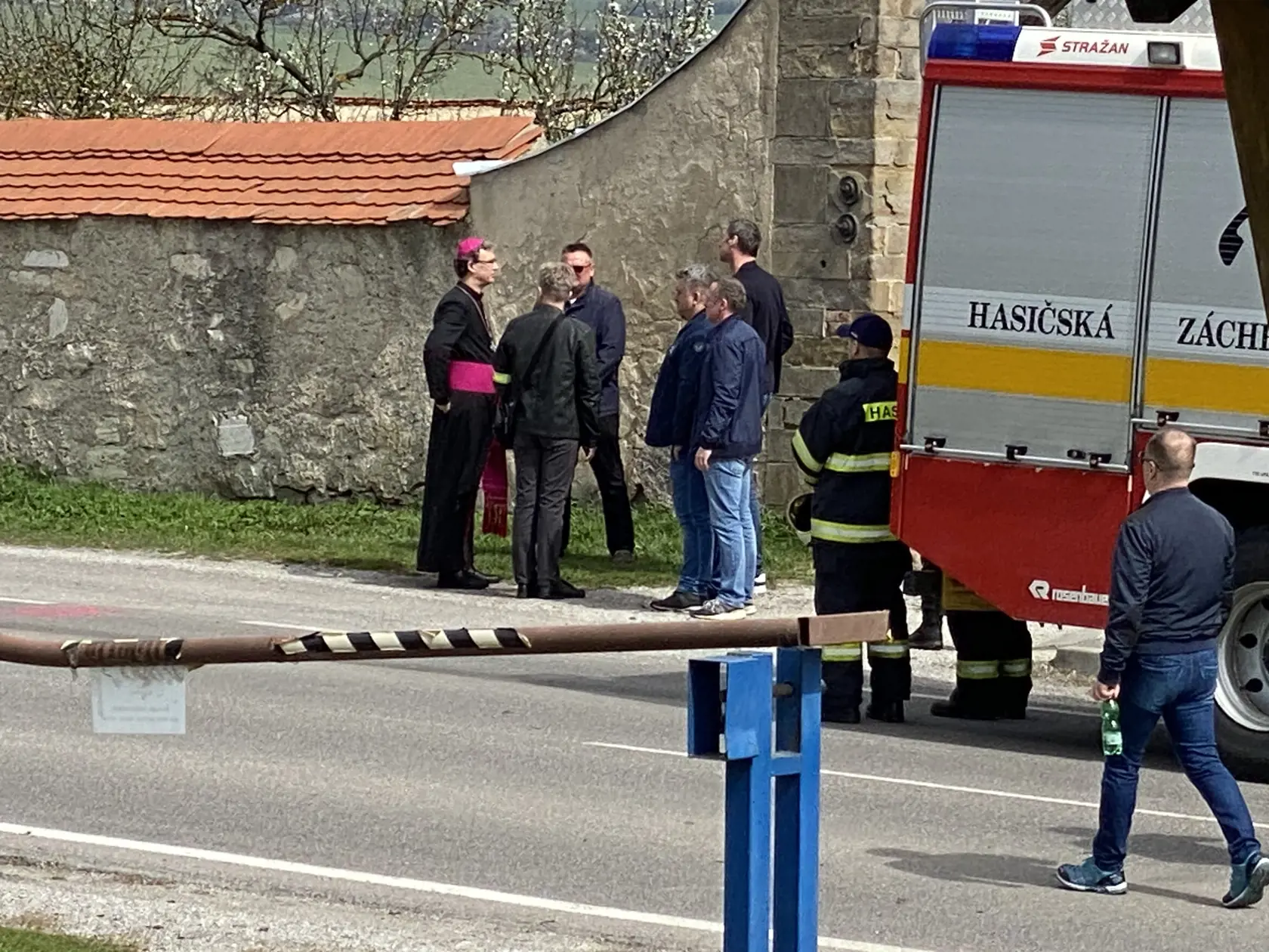 Na miesto tragédie prišli aj dvaja otcovia obetí.