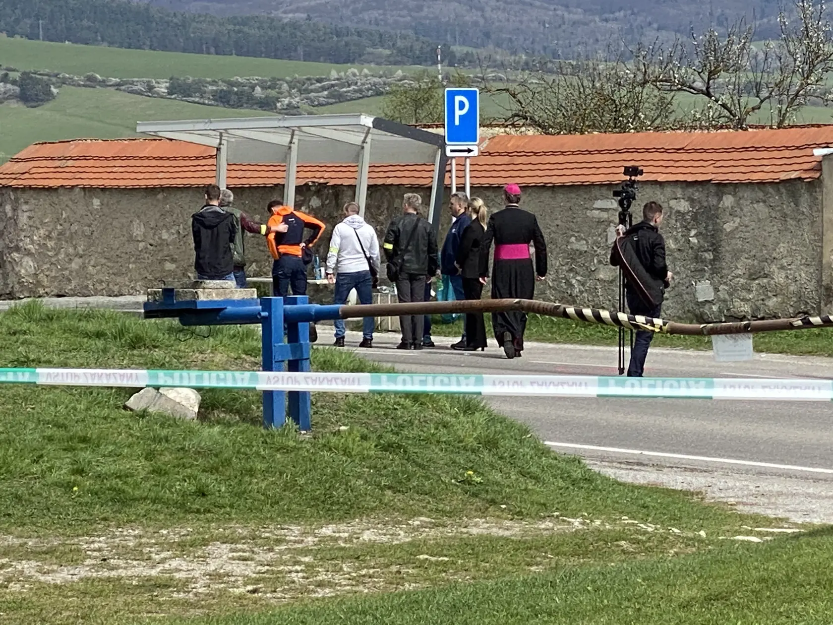 Na miesto tragédie prišli aj dvaja otcovia obetí.