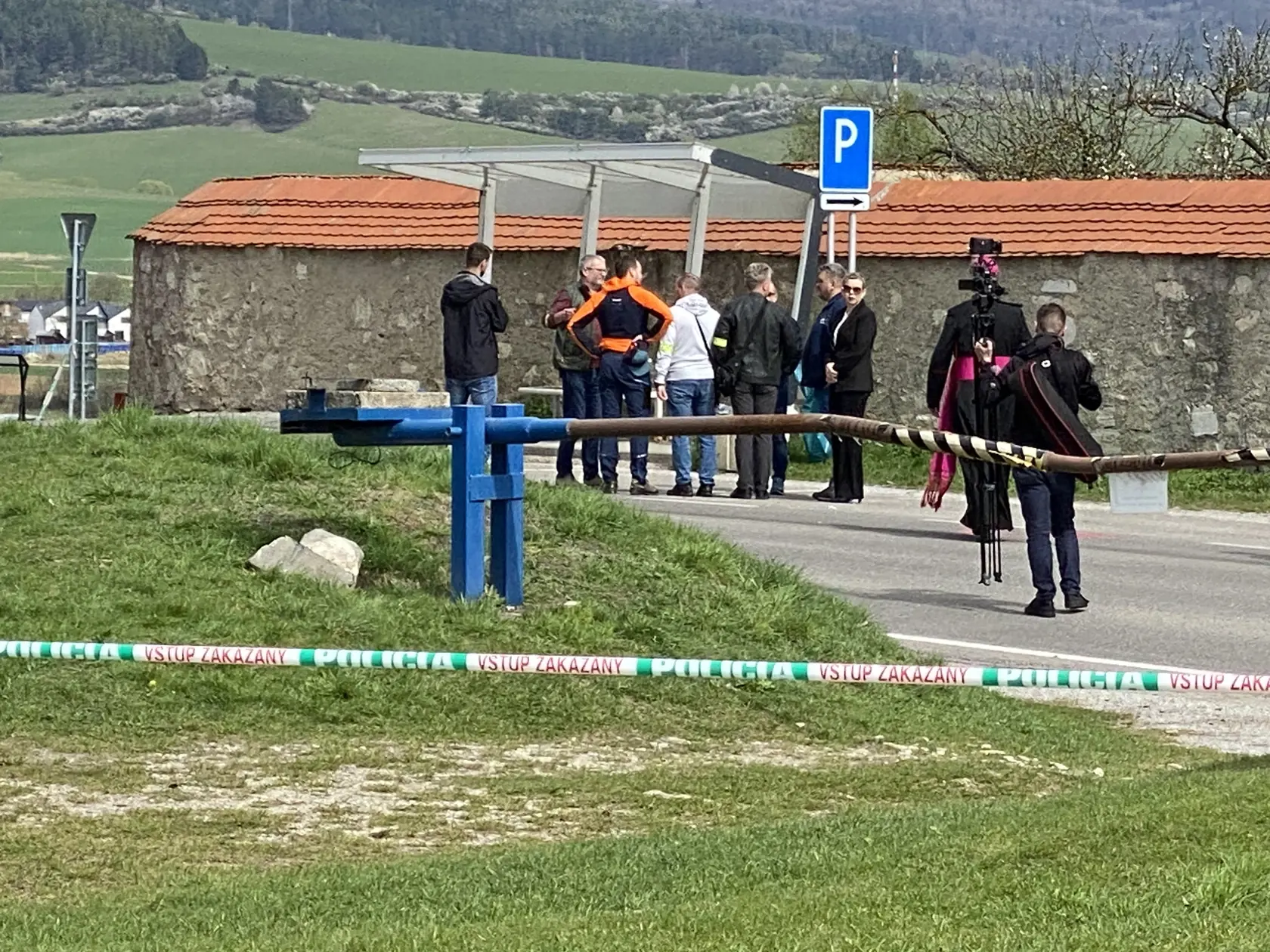 Na miesto tragédie prišli aj dvaja otcovia obetí.