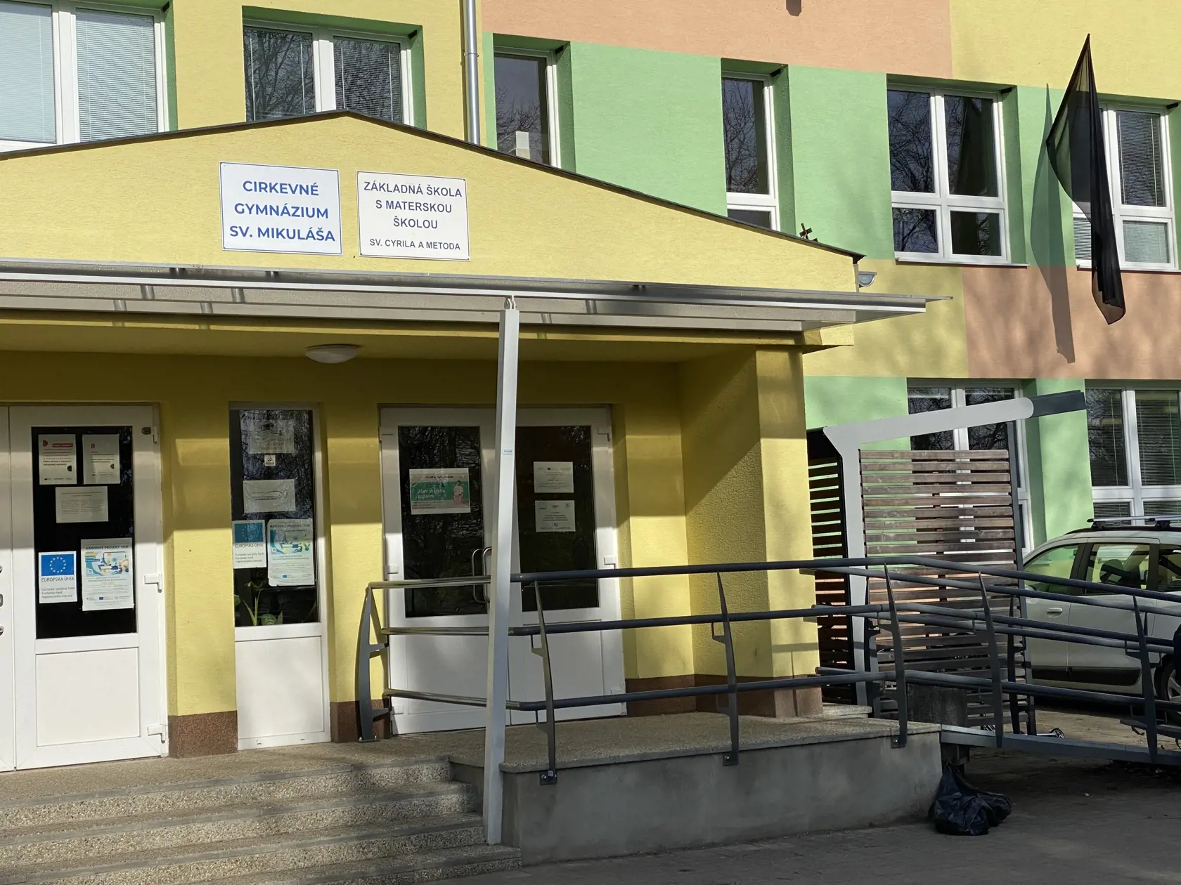 Cirkevné gymnázium sv. Mikuláša v Starej Ľubovni.