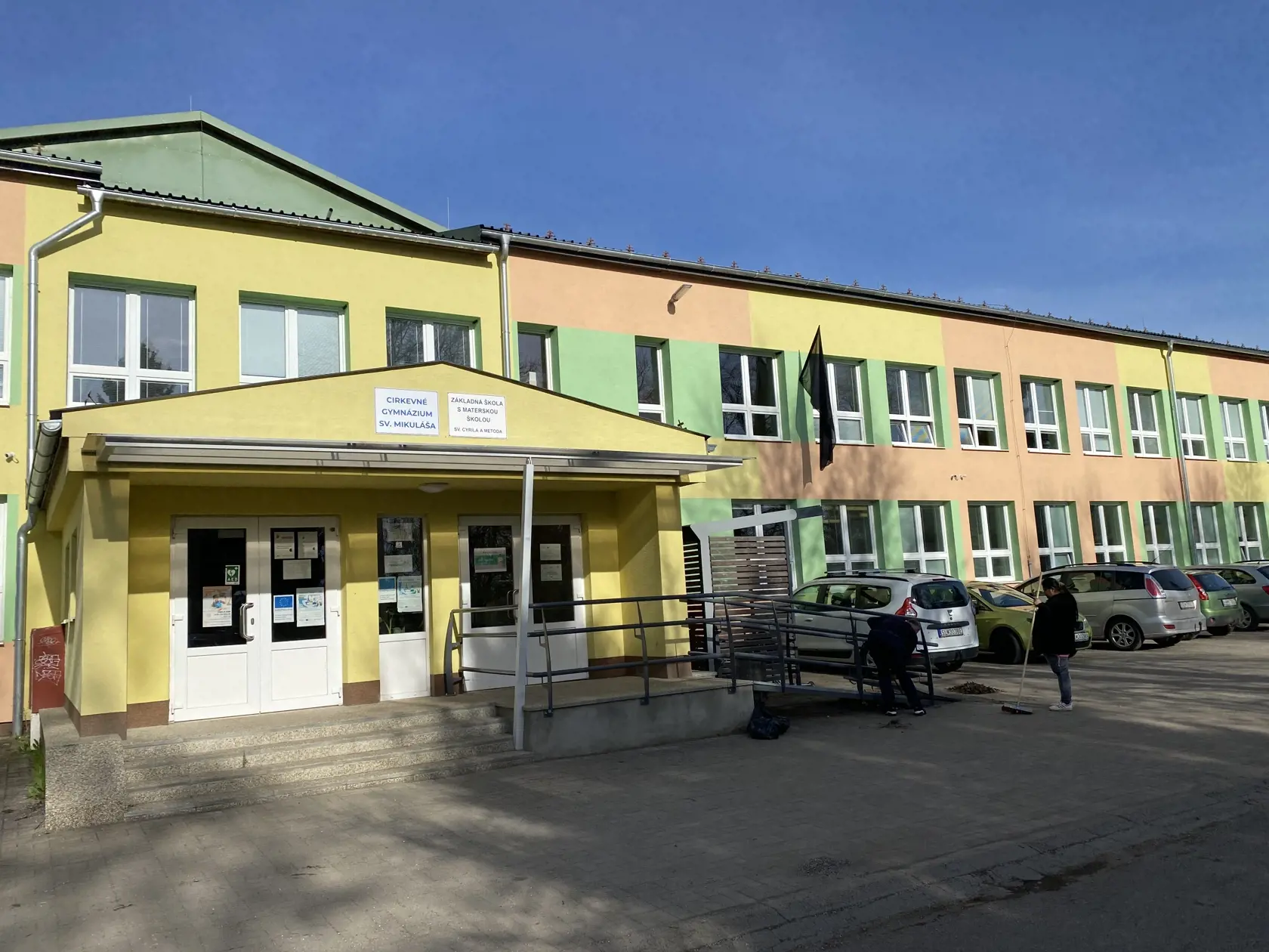 Cirkevné gymnázium sv. Mikuláša v Starej Ľubovni.