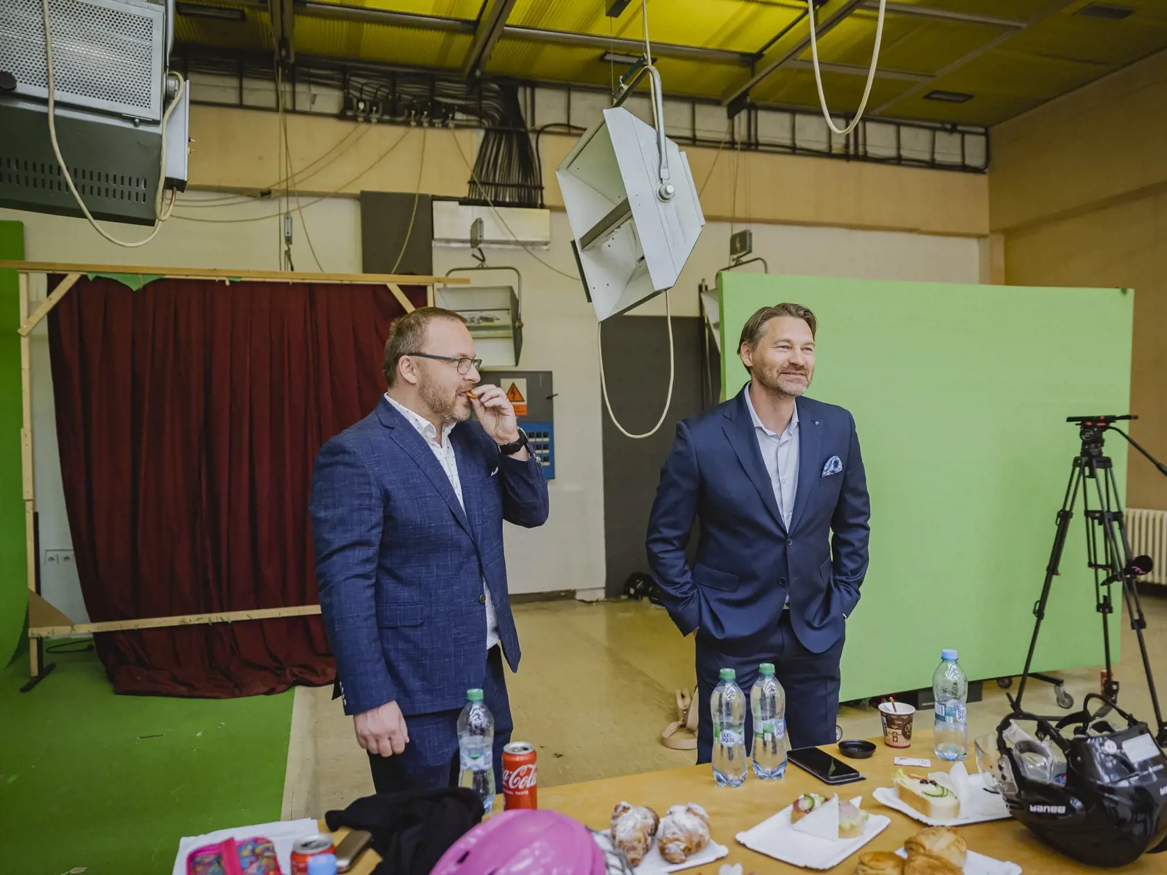 Pavol Gašpar a Vladimír Országh počas fotenia pre kampaň RTVS k Majstrovstvám sveta v ľadovom hokeji 2022.