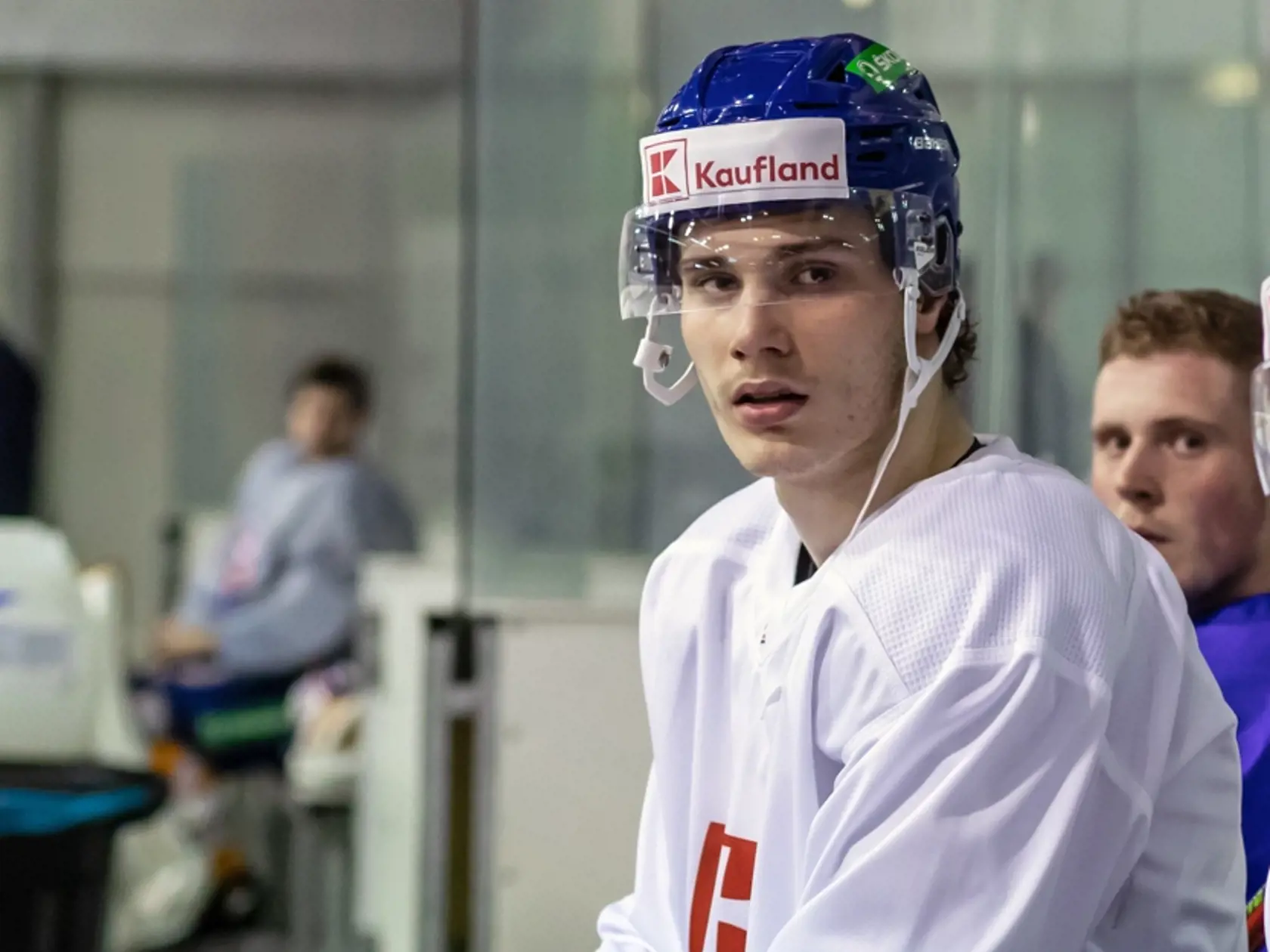 Posledný tréning slovenskej hokejovej reprezentácie pred MS 2022. Na snímke je Juraj Slafkovský. 