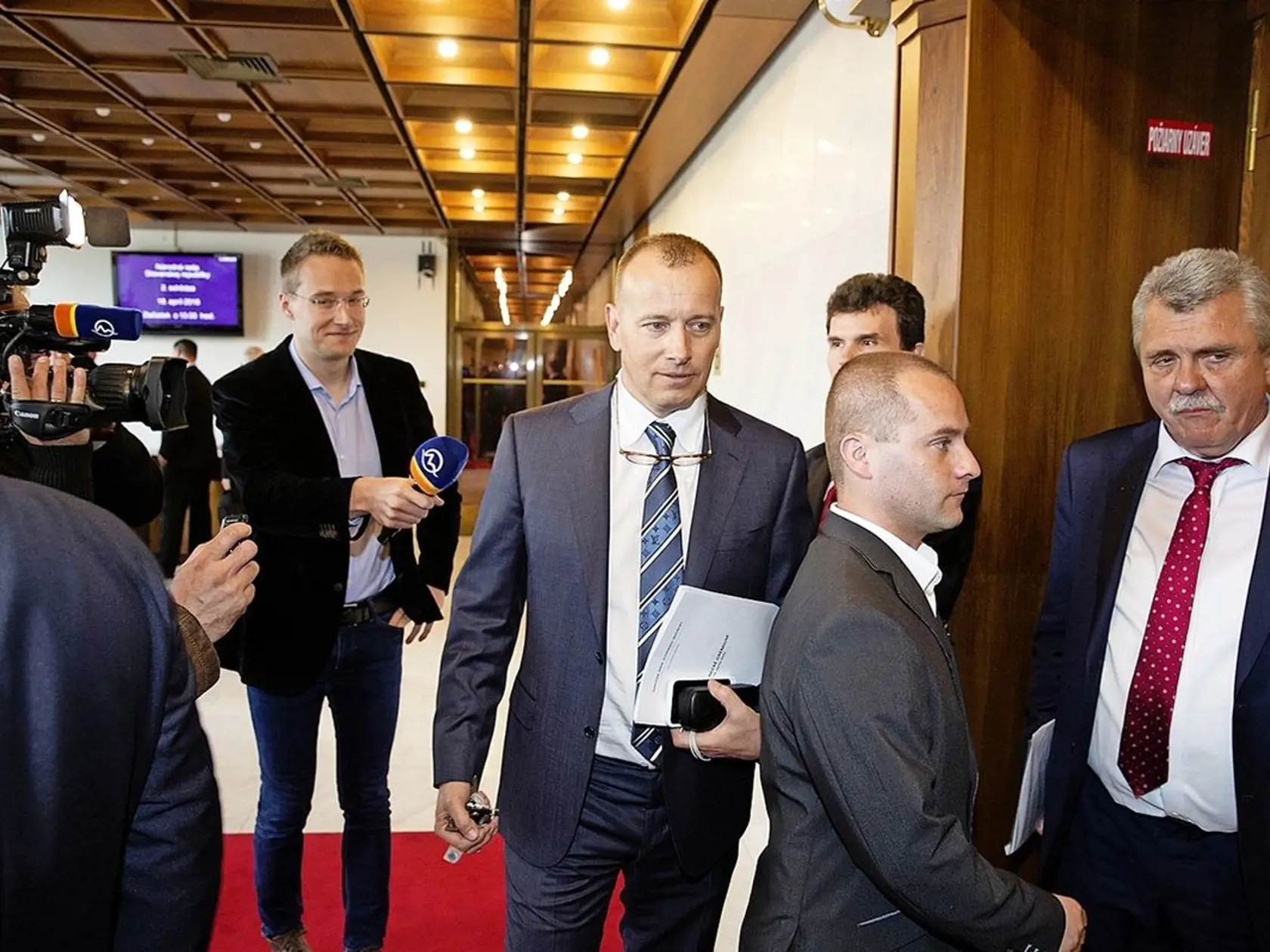 Boris Kollár sa všade ponáhľal, ale ľahký úsmev mal stále. Mnohí iní nováčikovia mali kamenné tváre.