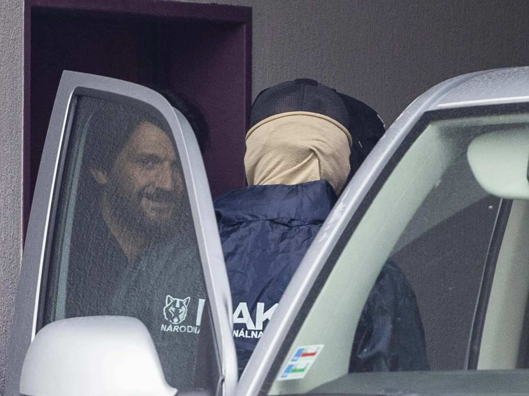 Obvineného exministra vnútra Roberta Kaliňáka vzali do väzby.