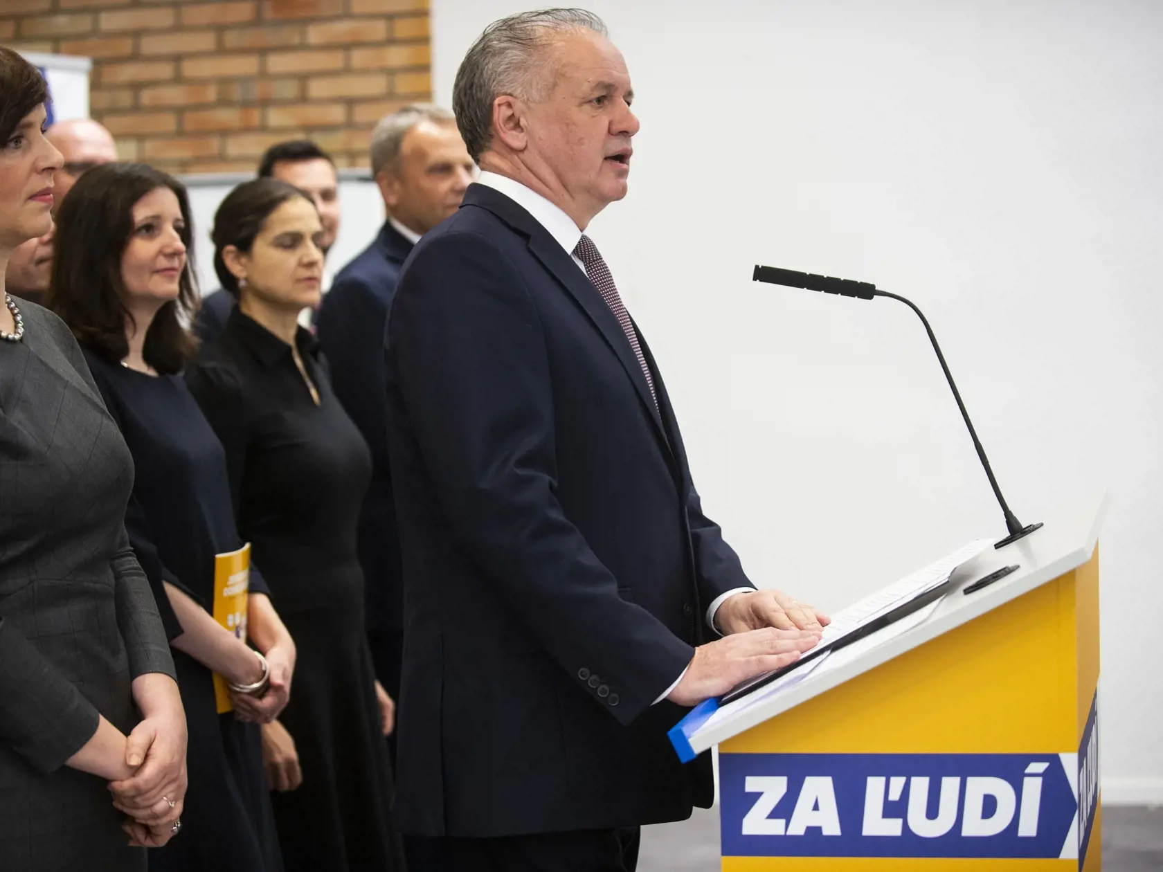 Na snímkevpravo predseda strany Za ľudí Andrej Kiska počas tlačovej konferencie, kde strana predstavila svoj volebný program – Mapu dobrých riešení. V Bratislave 9. januára 2020. FOTO TASR – Jakub Kotian